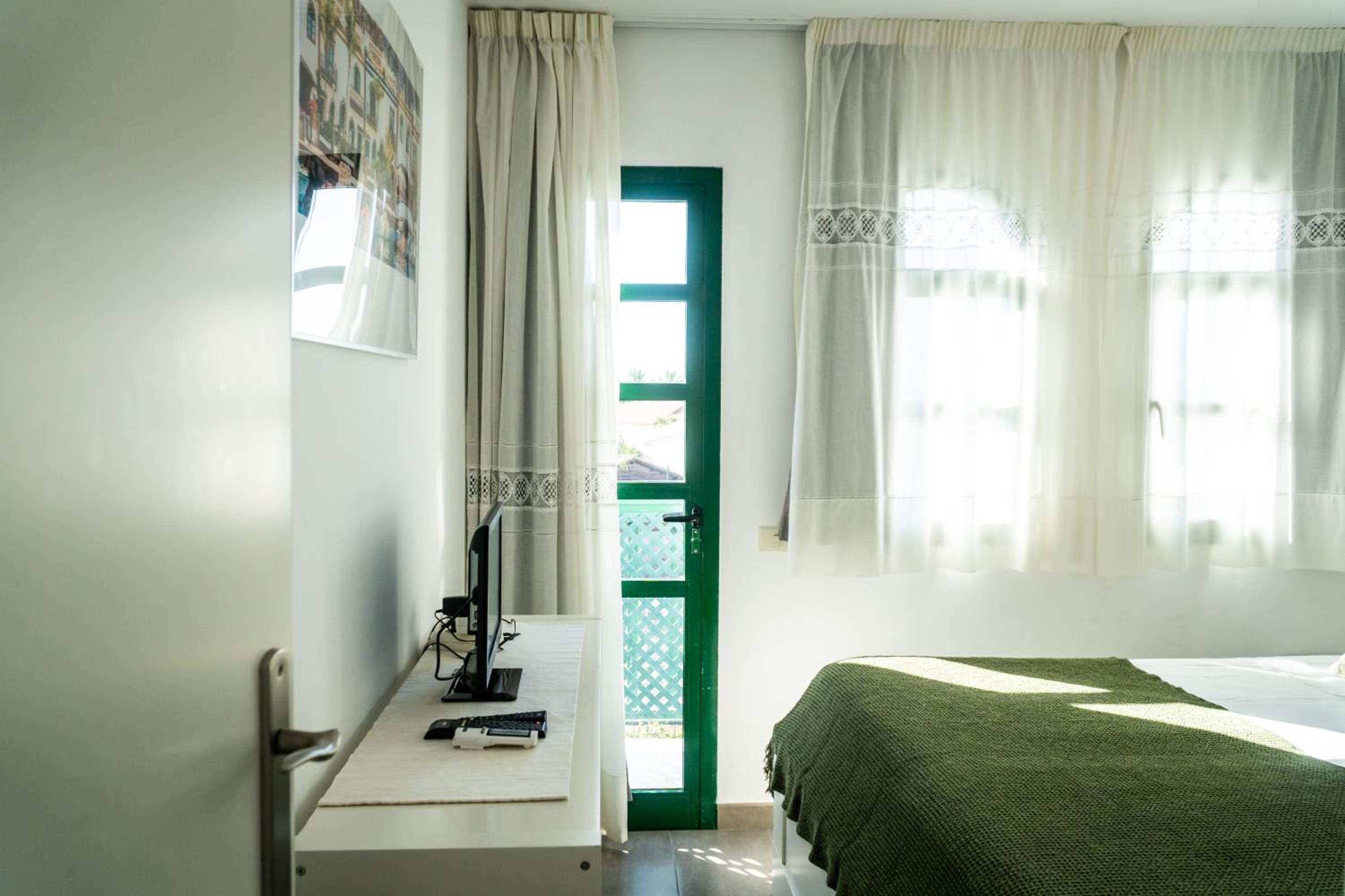 One-Bedroom House - Photo 59