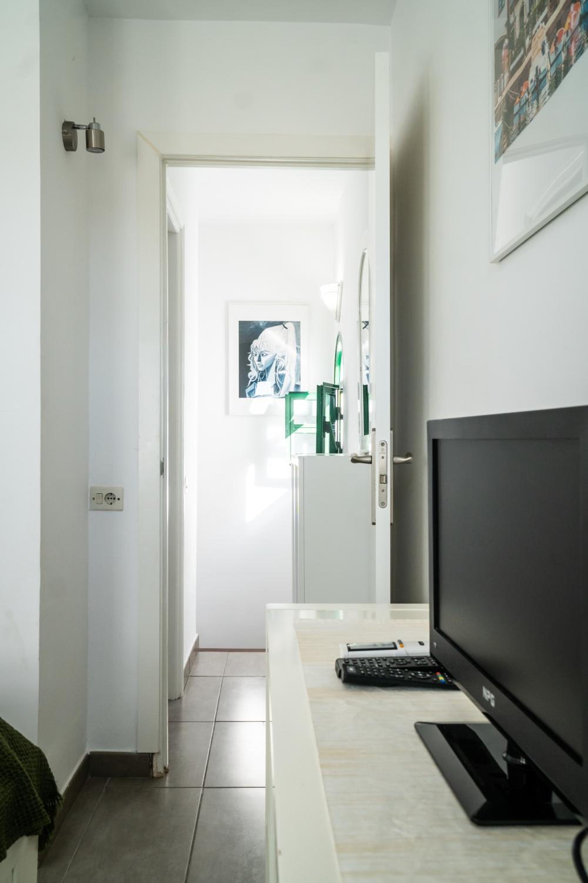 One-Bedroom House - Photo 2