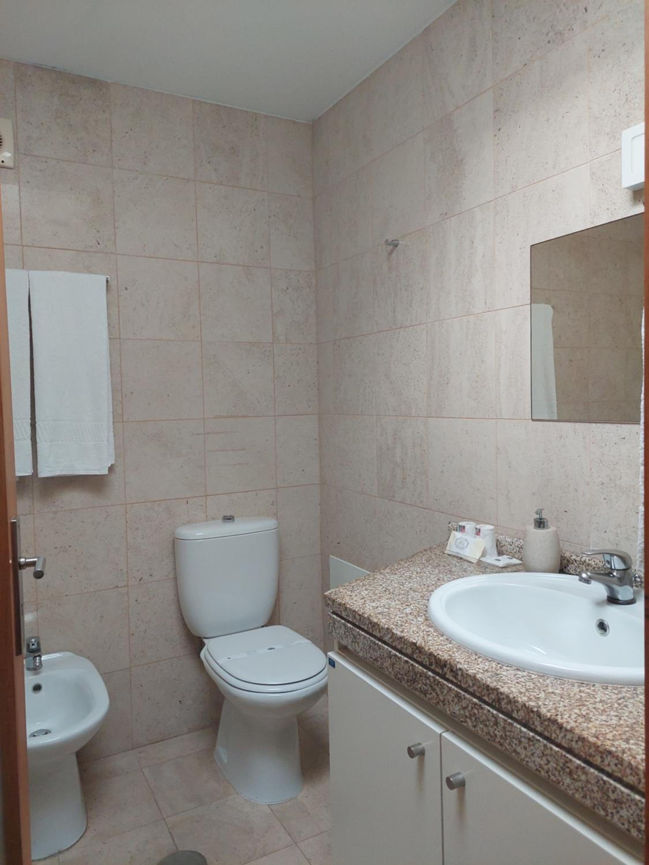 Double Room with River View - Photo 5