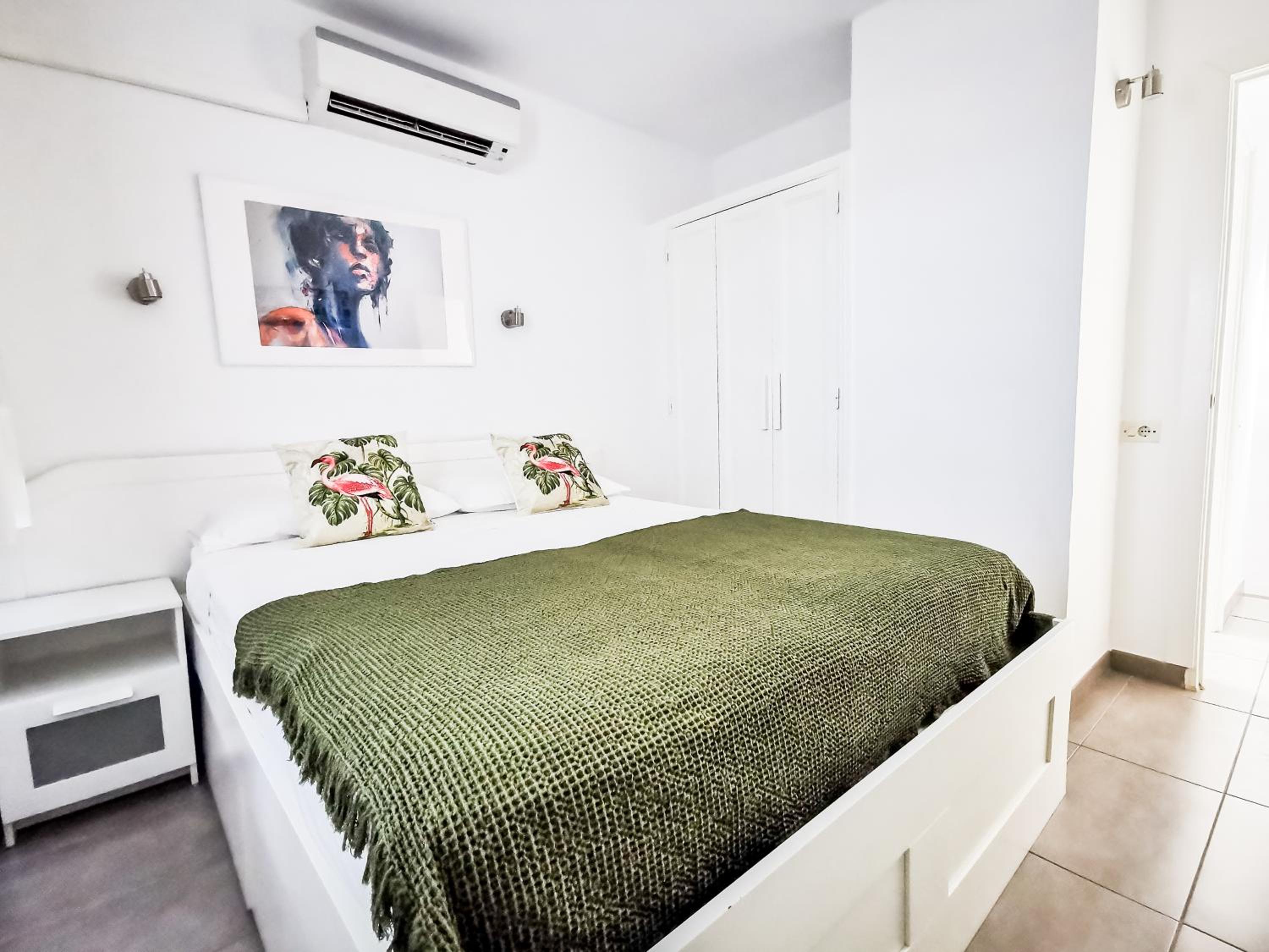 One-Bedroom House - Photo 34