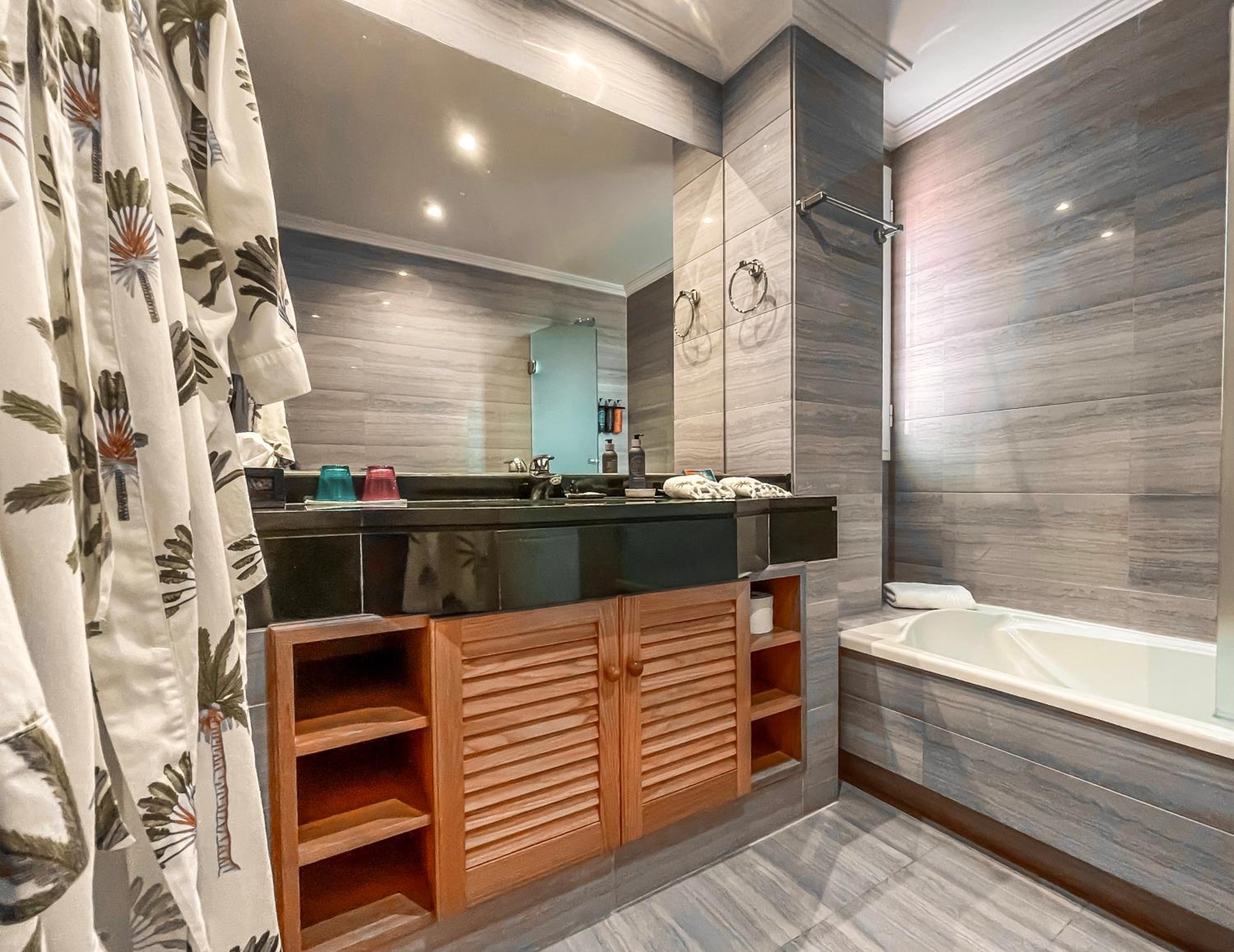 Deluxe Double Room with Terrace and Sea View - Photo 17
