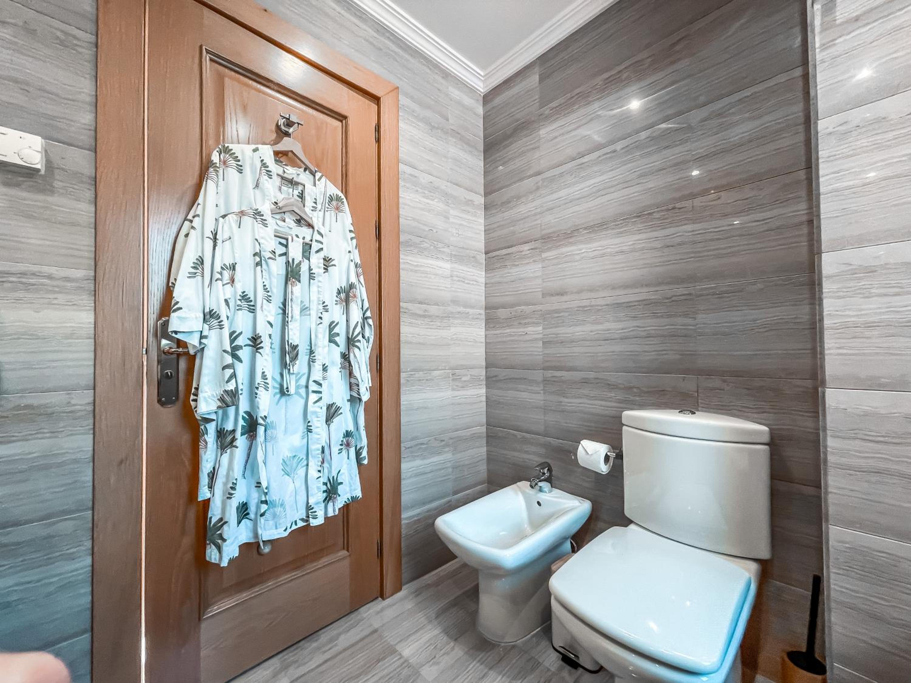 Superior Twin Room with Sea View - Photo 18