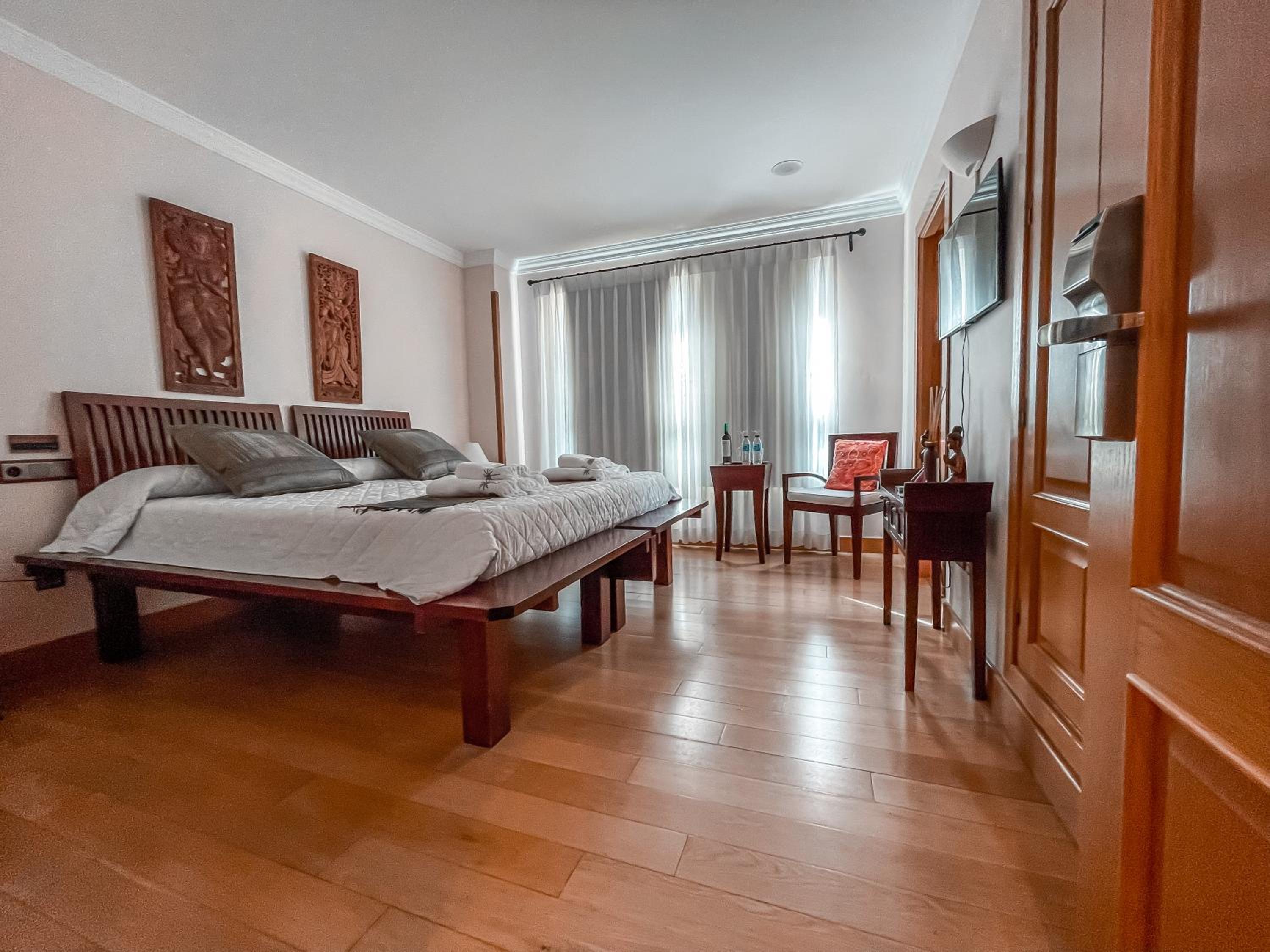 Superior Twin Room with Sea View - Photo 15