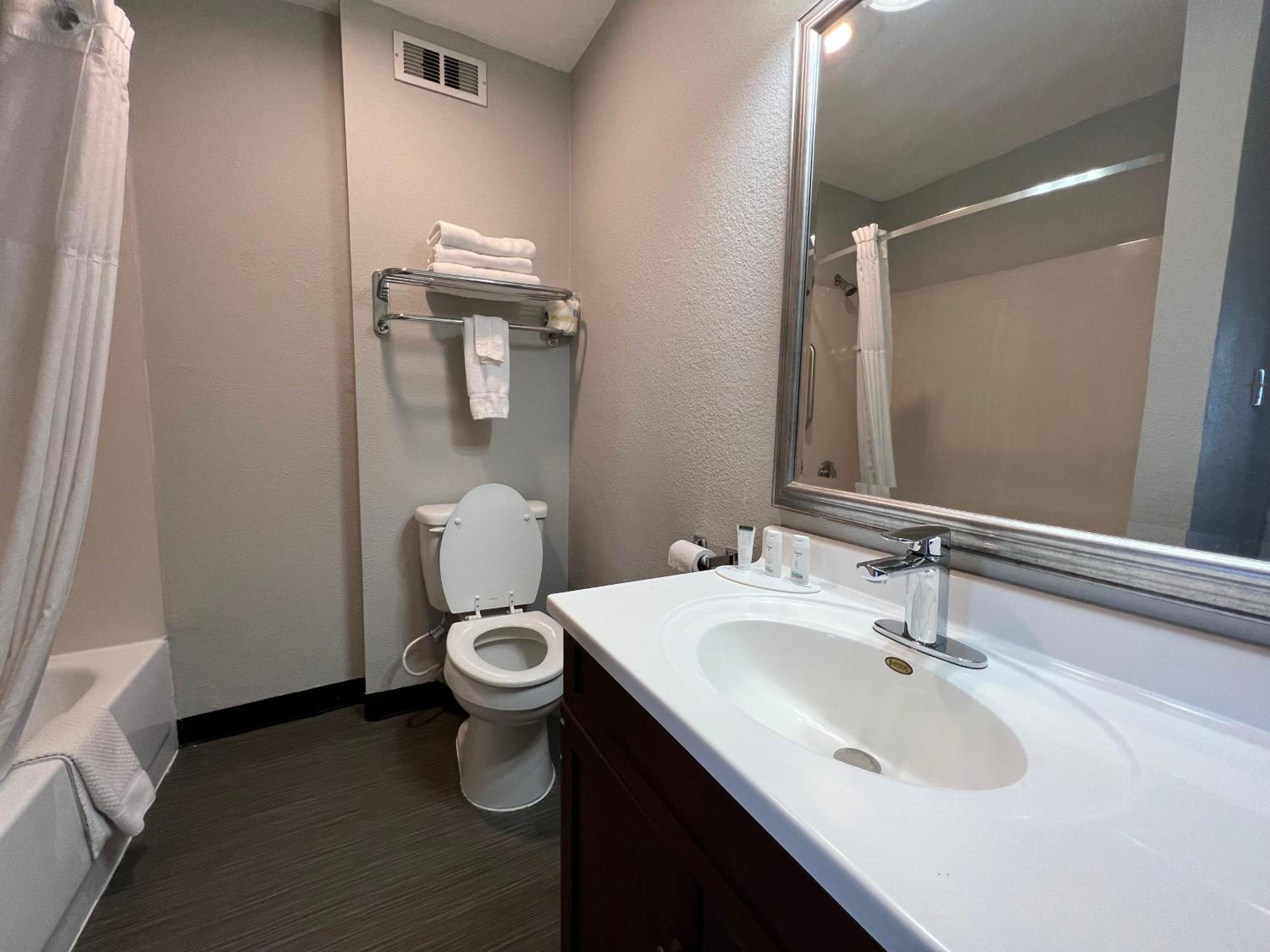 4 Double Beds, Studio Suite, Non-Smoking - Photo 2