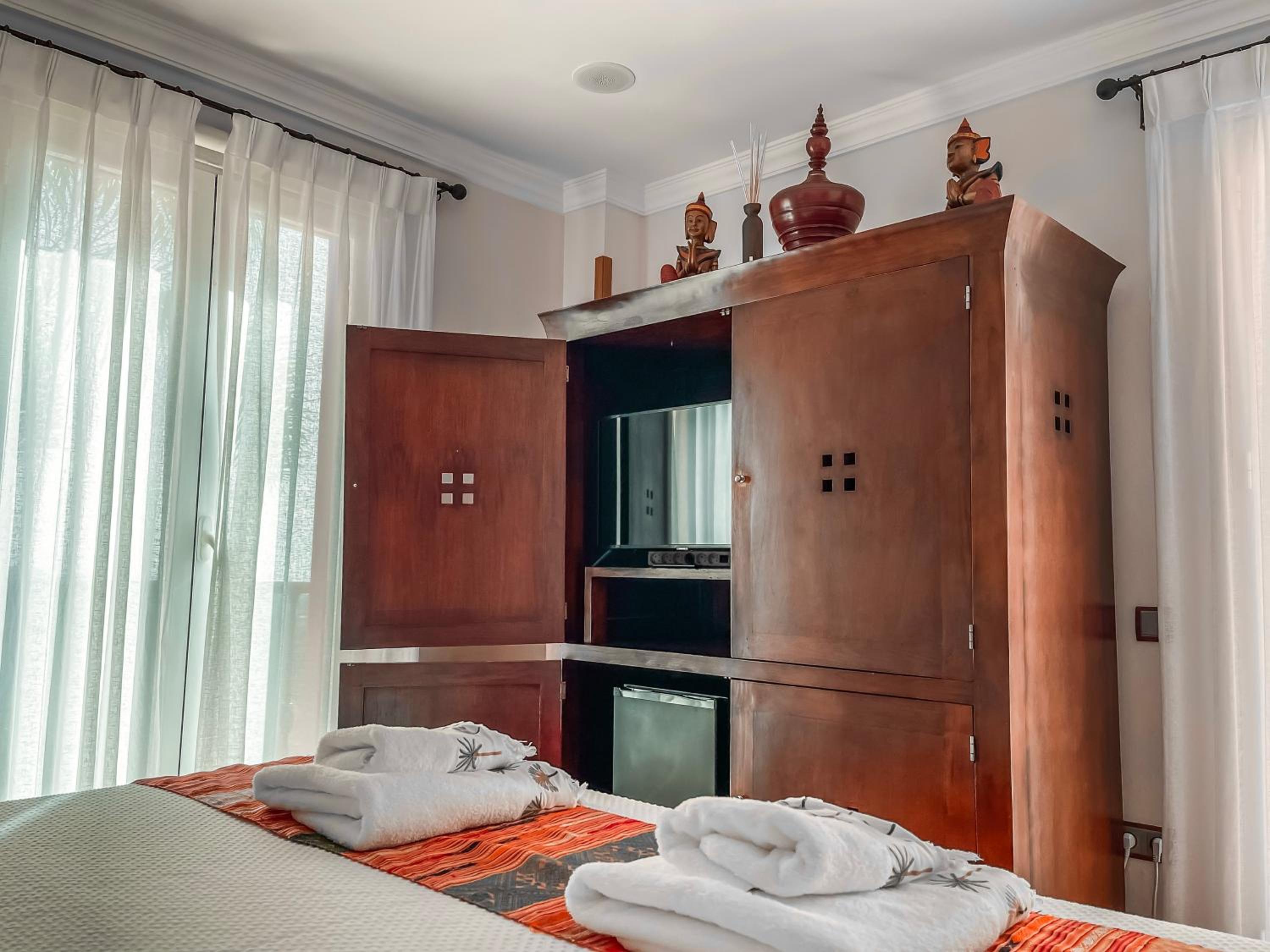 Deluxe Double Room with Terrace and Sea View - Photo 5