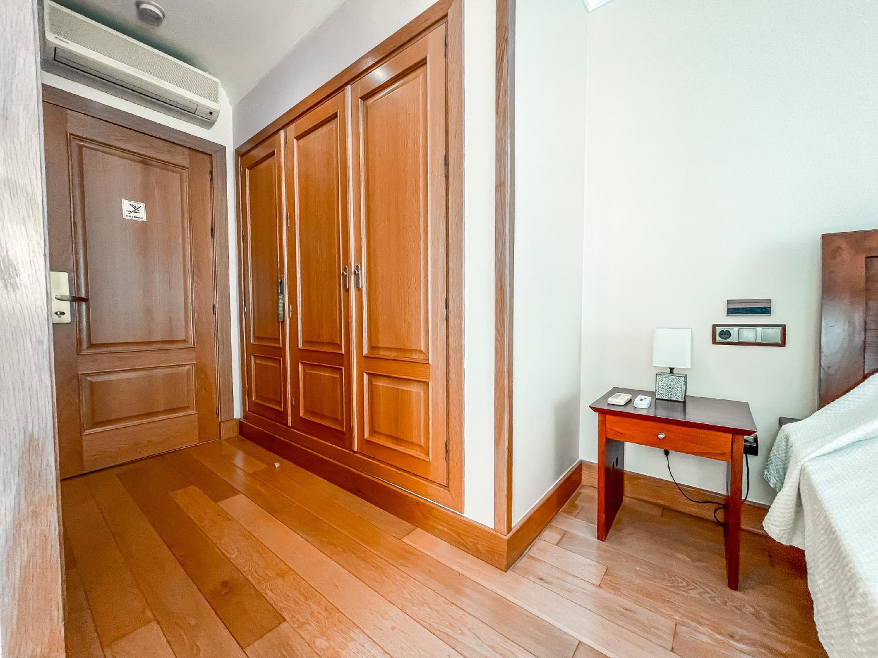 Deluxe Double Room with Terrace and Sea View - Photo 9