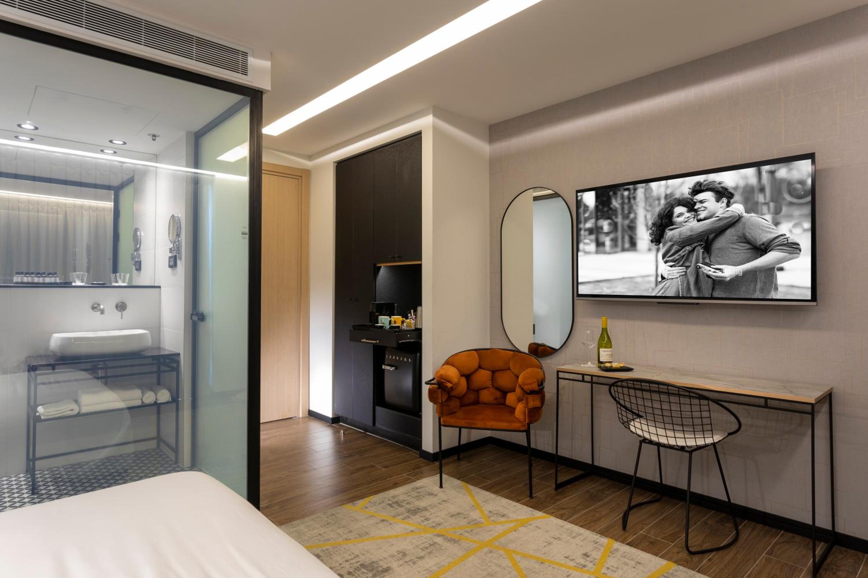Superior Room with Balcony - Photo 2