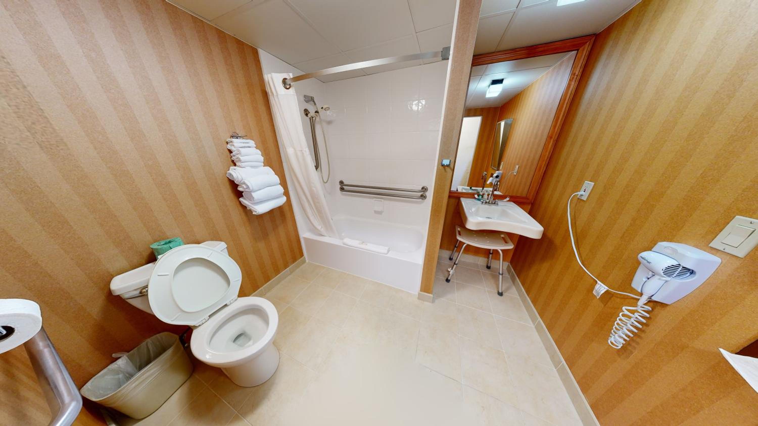 Queen Room - Disability Access/Non Smoking - Photo 3