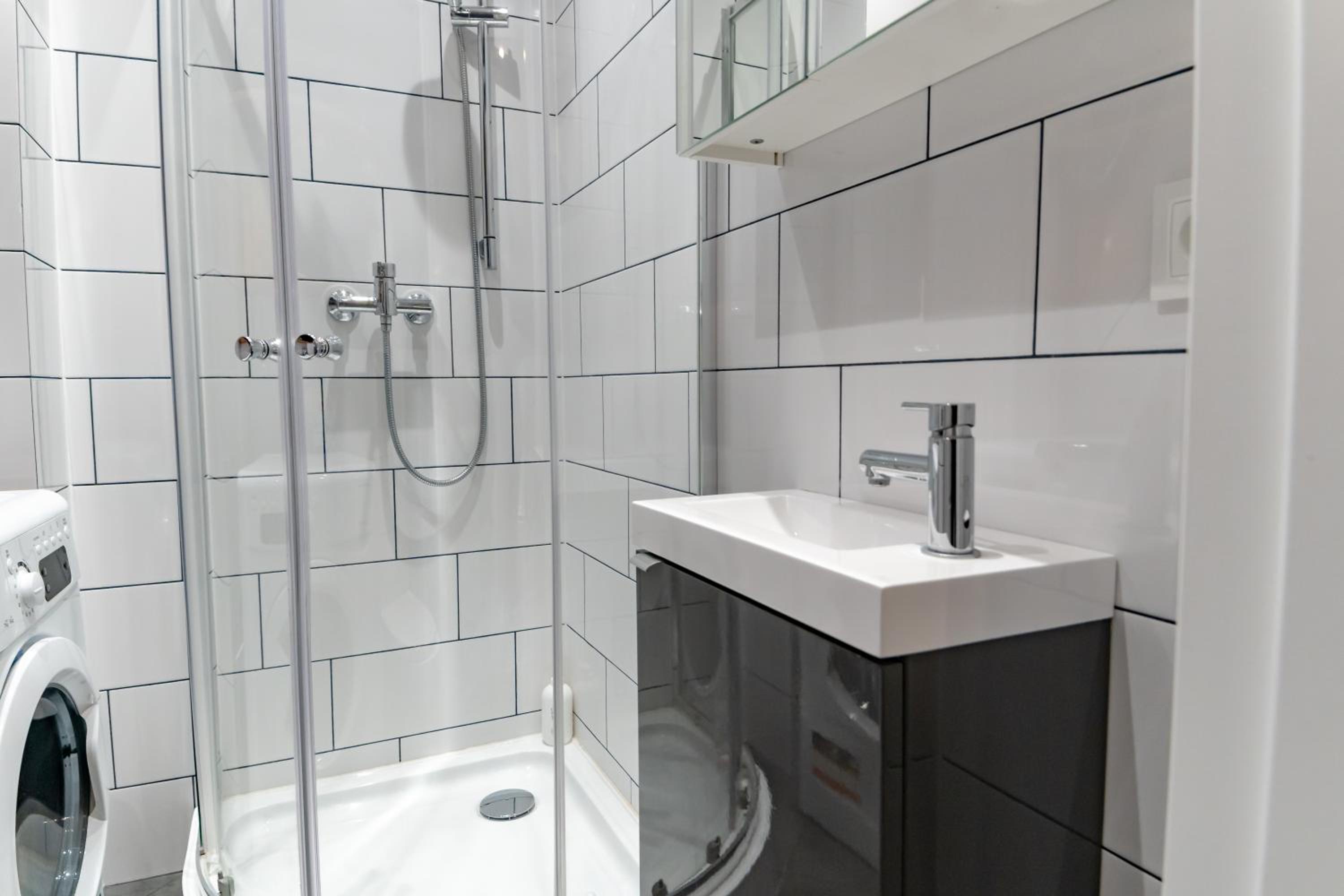 One-Bedroom Apartment - Photo 3