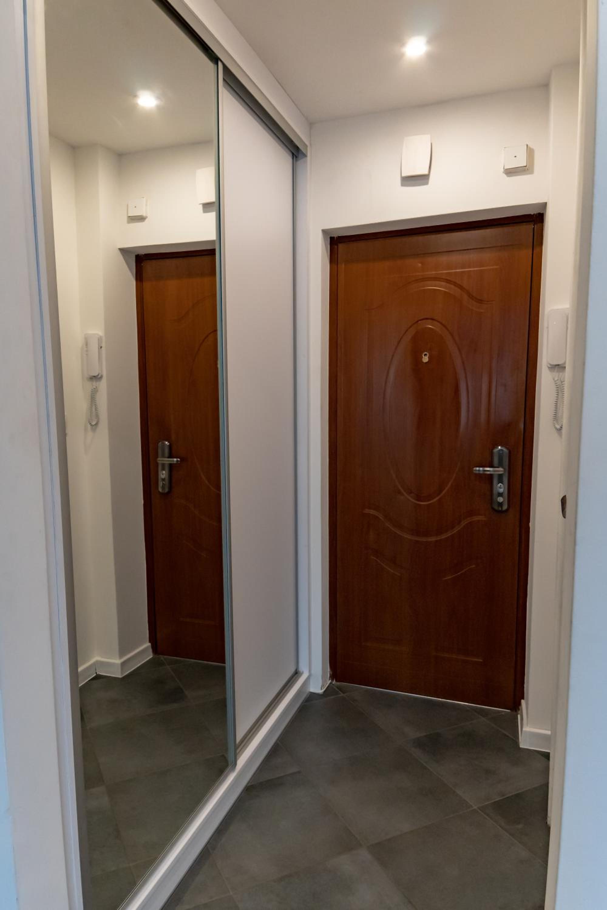 One-Bedroom Apartment - Photo 4