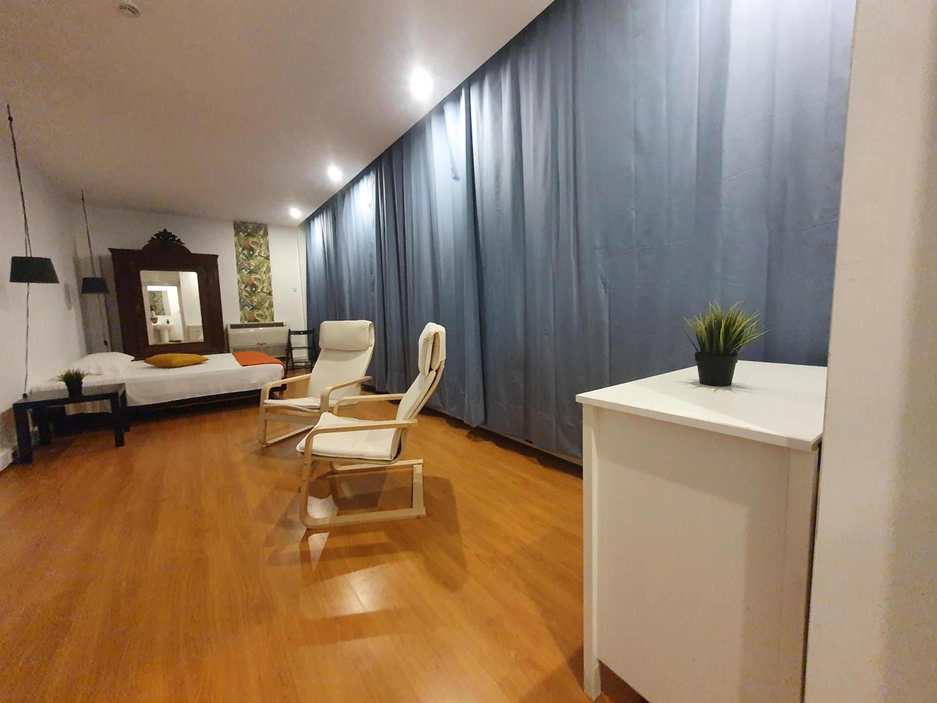 Family Room (6 Adults) photo 2
