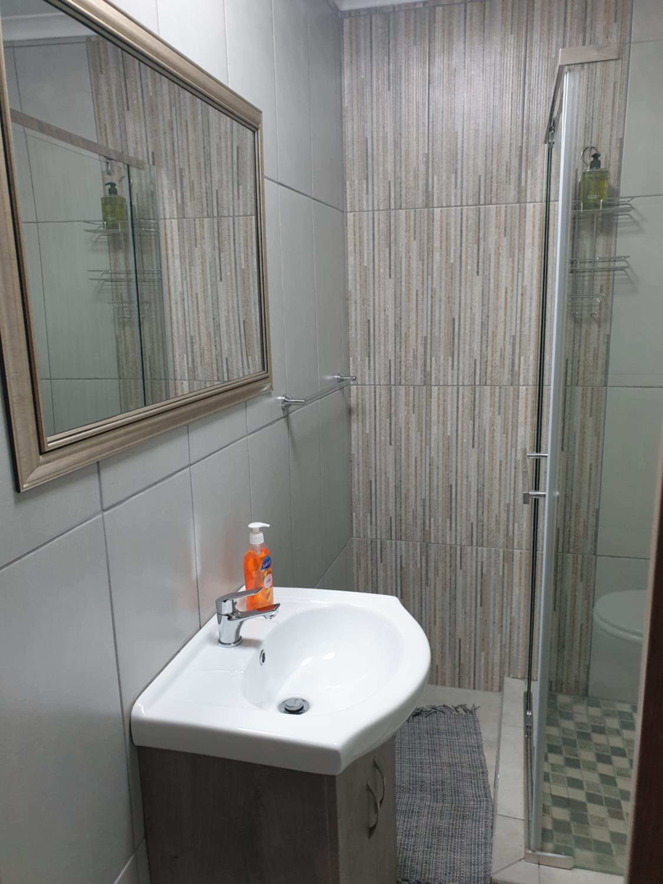 Family Room with Private Bathroom photo 3