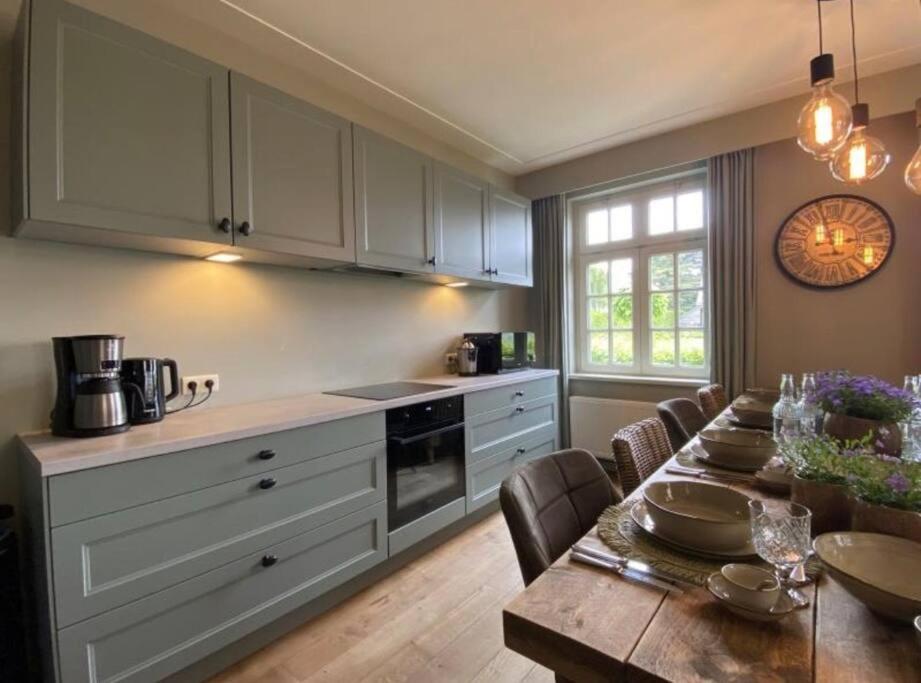 Five-Bedroom House photo 2