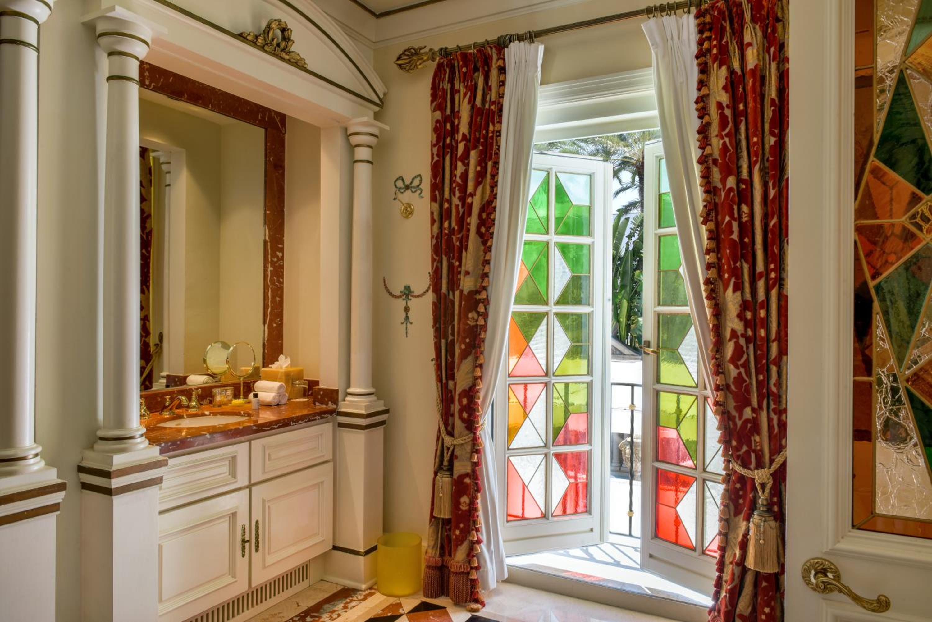Suite with Balcony thumbnail 5