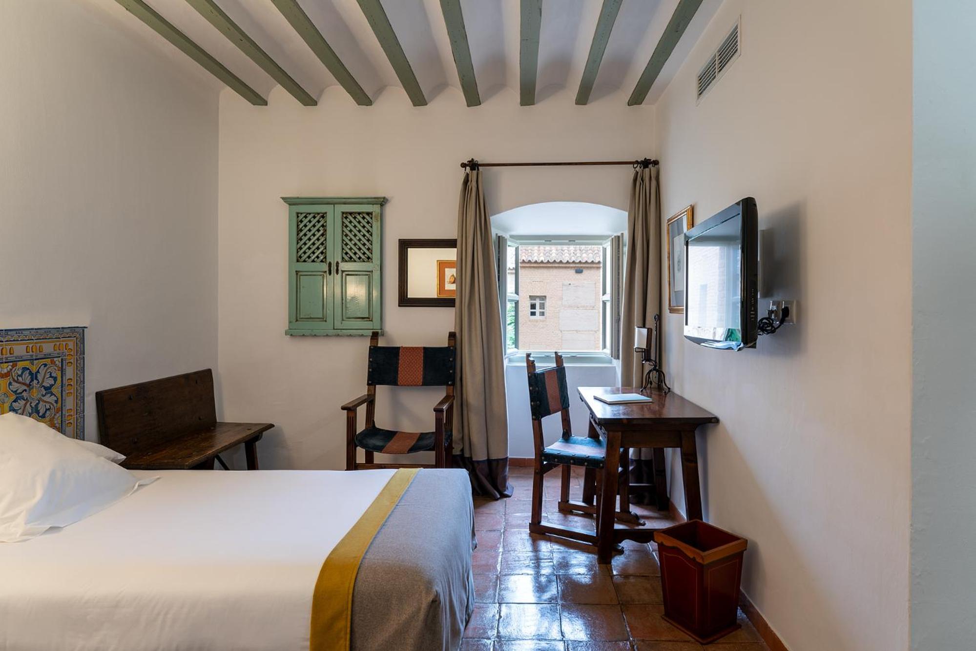 Standard Double Room - Photo 9