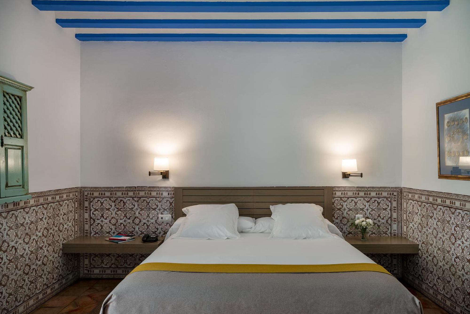 Standard Double Room - Photo 13
