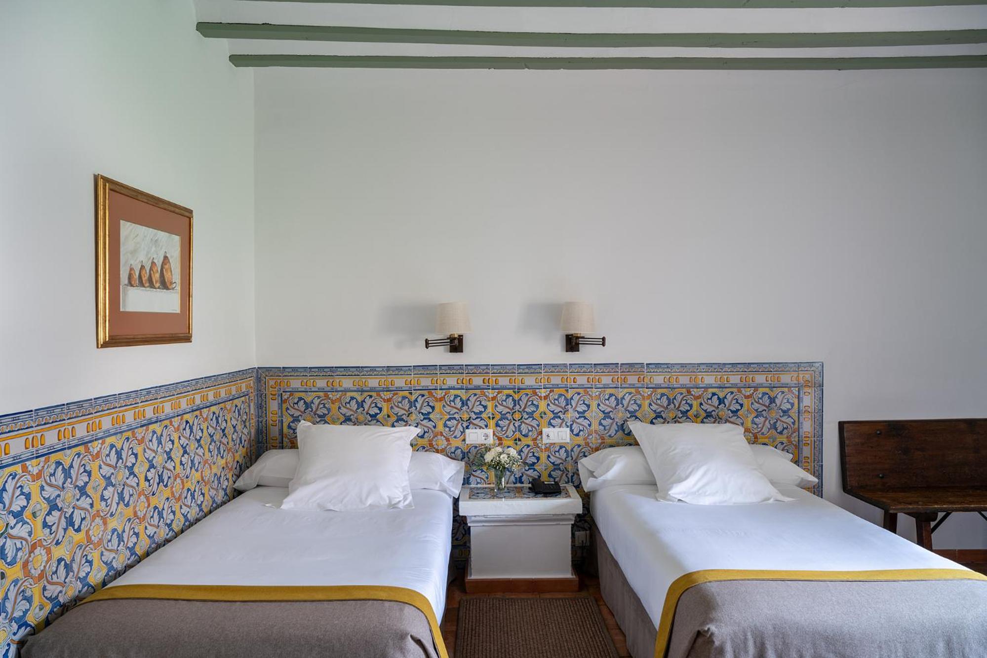 Standard Double Room - Photo 11