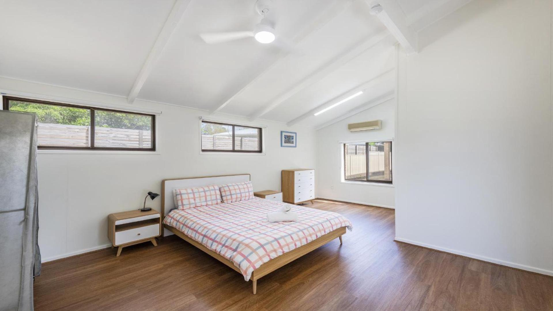 Three-Bedroom House photo 3