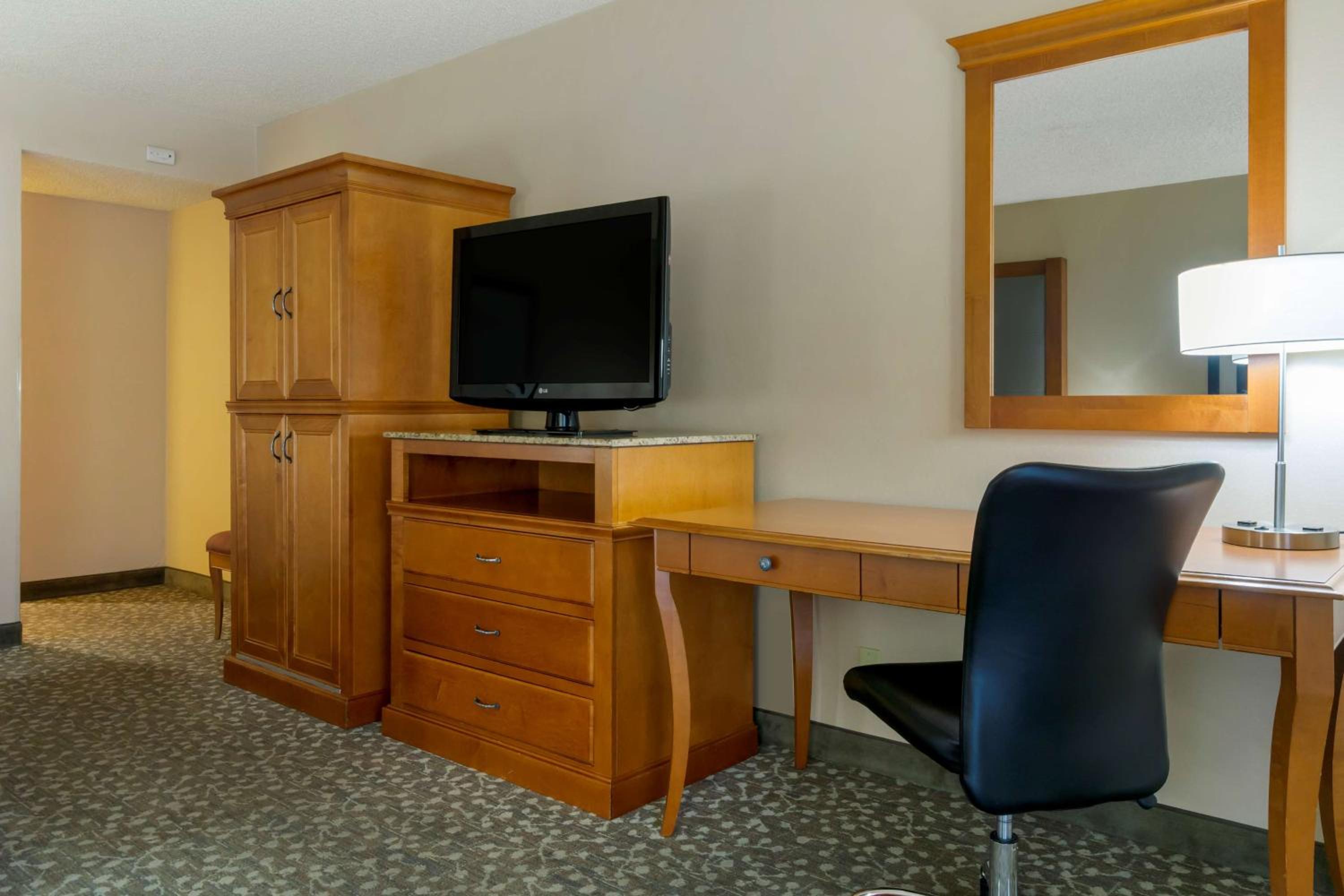 Queen Room with Two Queen Beds photo 1