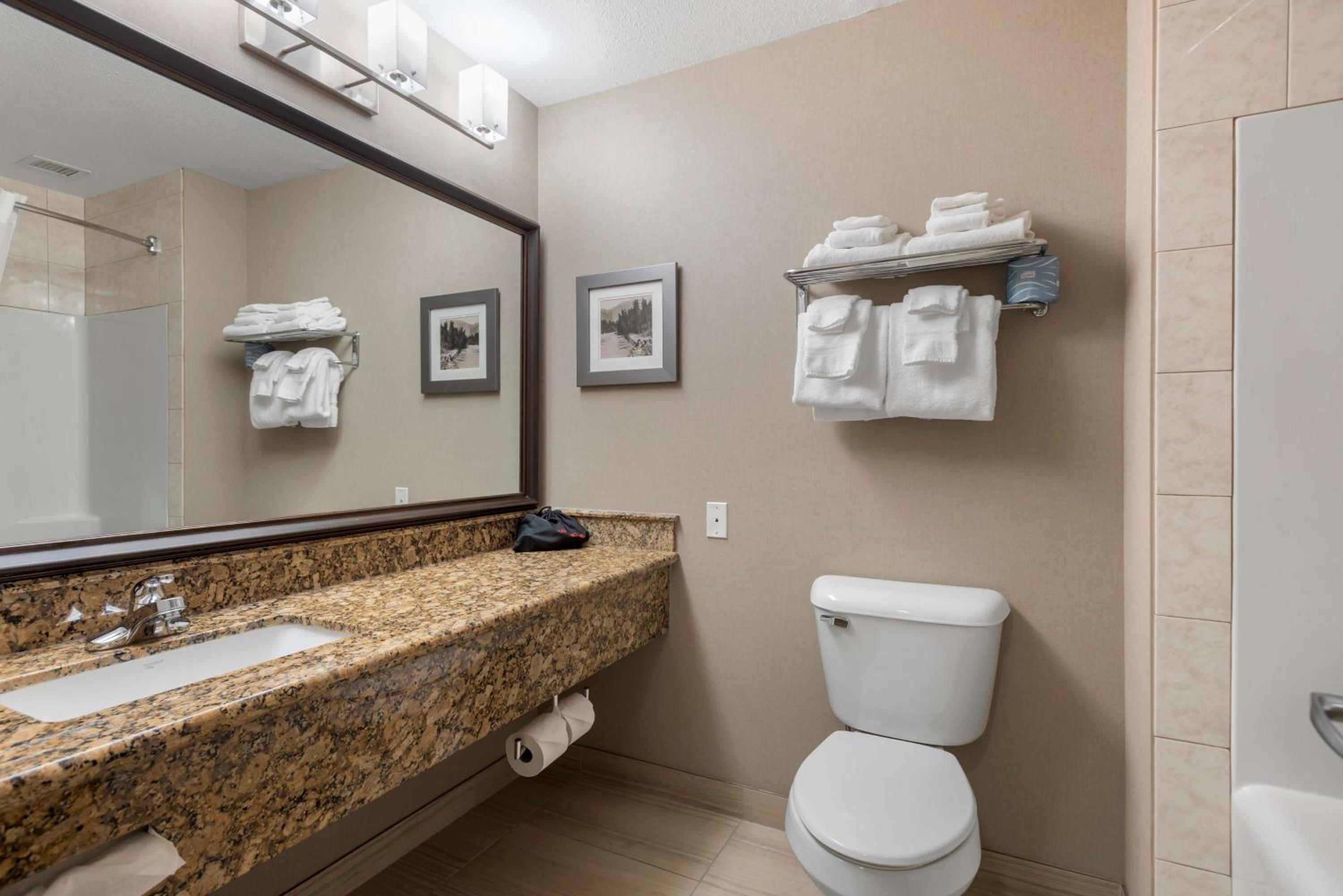 Queen Room with Two Queen Beds - Pet Friendly/Non-Smoking photo 3