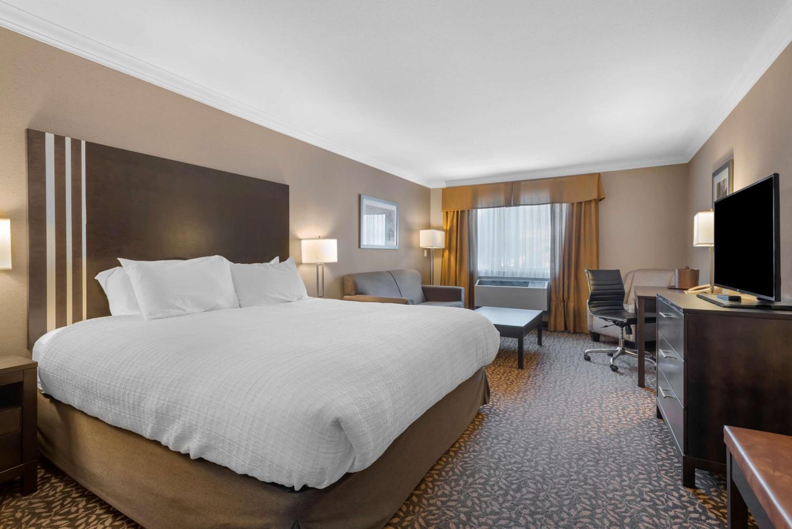 Queen Room with Two Queen Beds - Pet Friendly/Non-Smoking photo 2