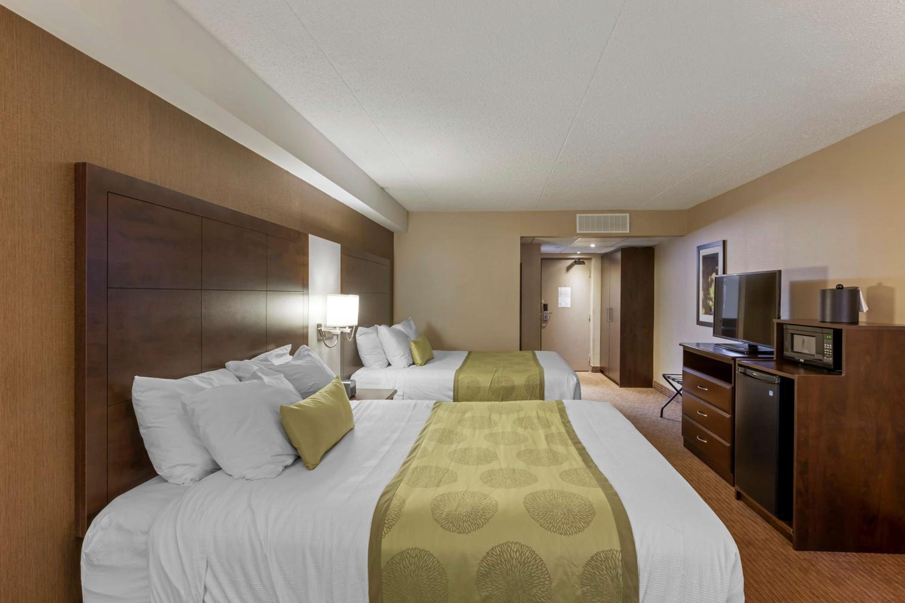 Queen Room with Two Queen Beds and Patio - Photo 3