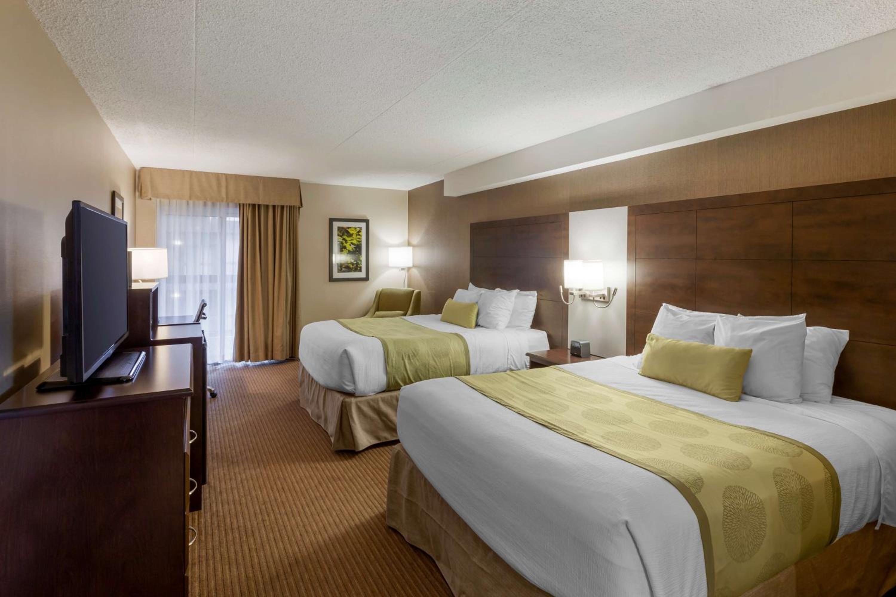 Queen Room with Two Queen Beds and Patio - Photo 2