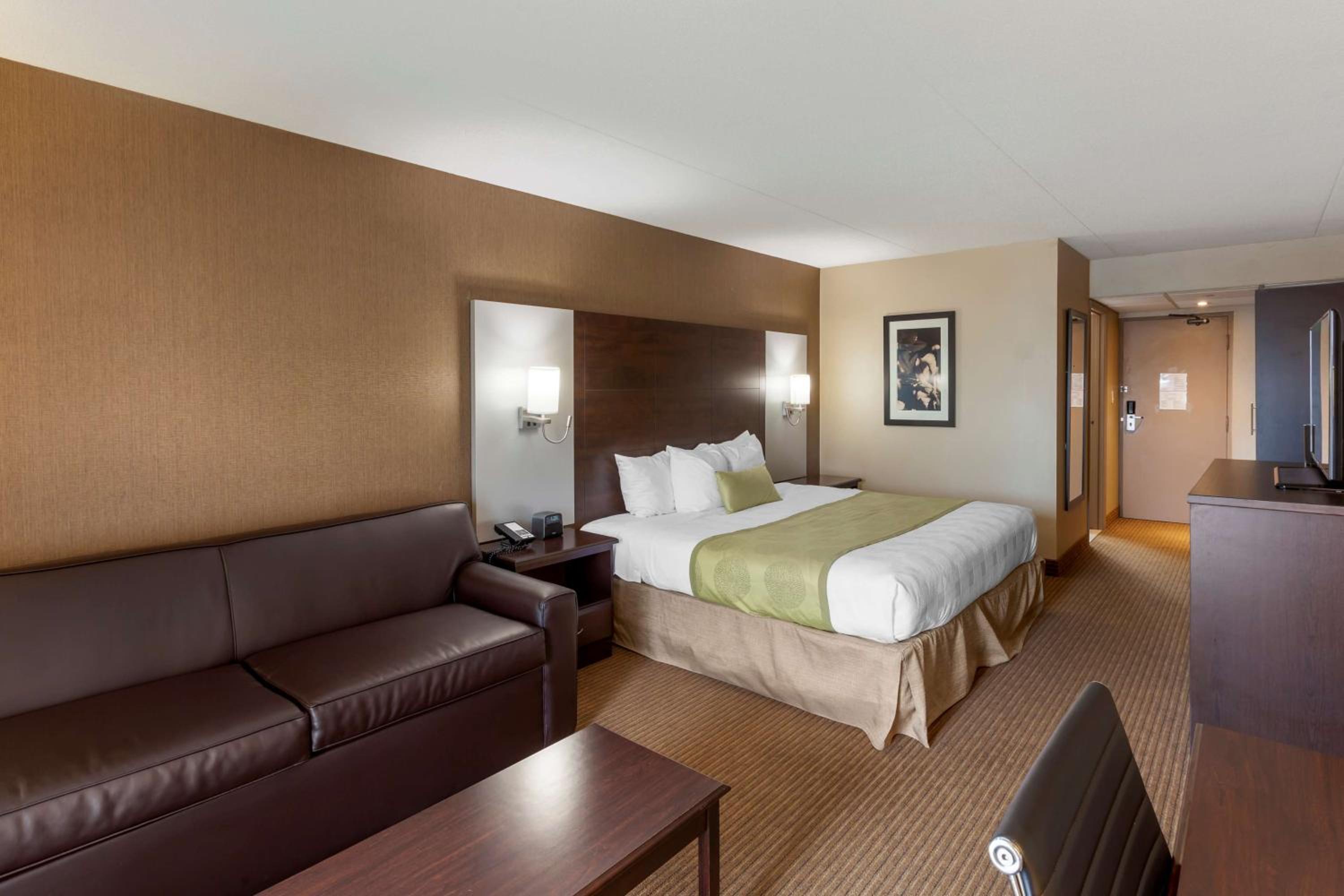 King Room with Balcony - Photo 2