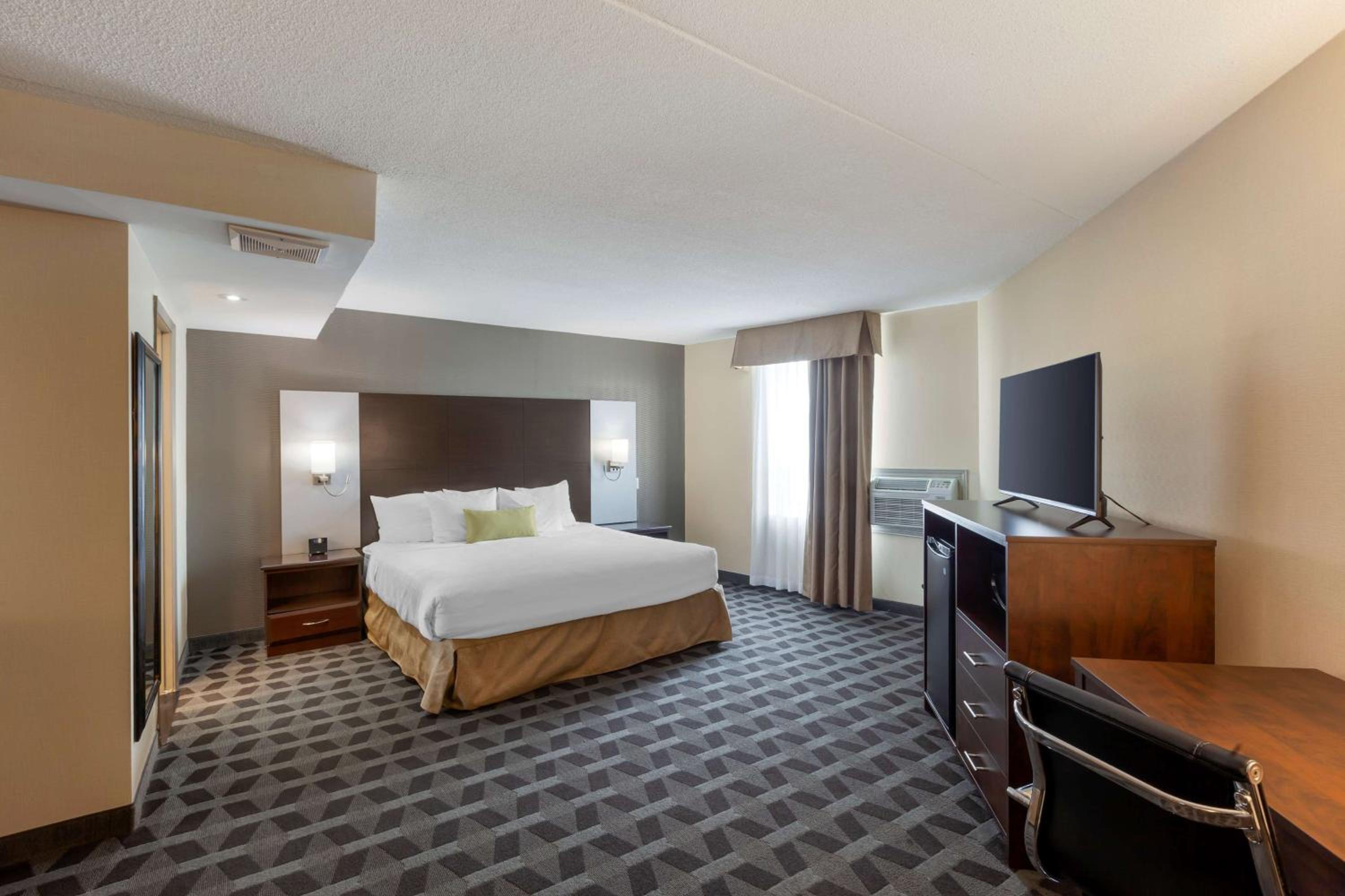 King Suite with Sofa Bed - Photo 3