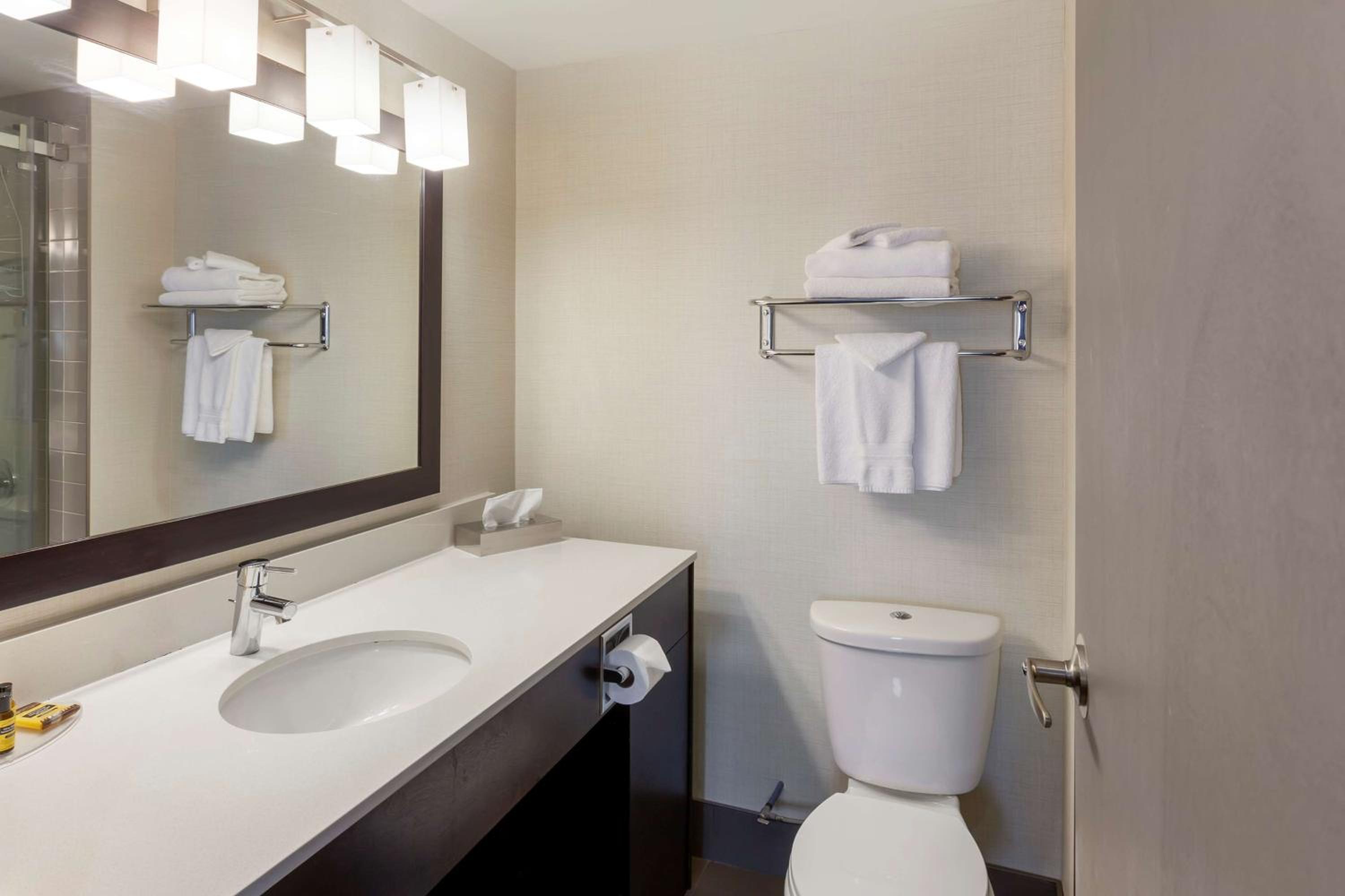 Family Suite with One King Bed and Two Queen Beds - Photo 2