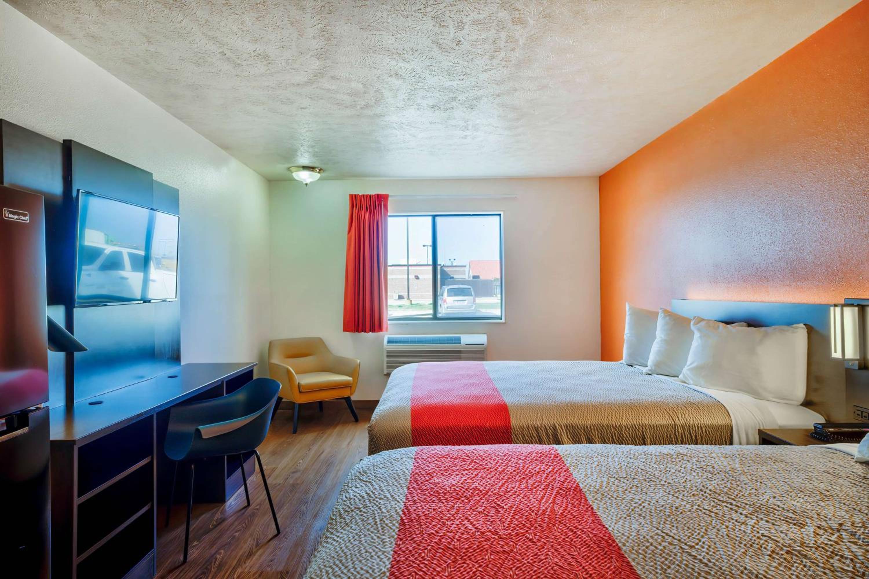 Deluxe Queen Room with Two Queen Beds - Non-Smoking photo 2
