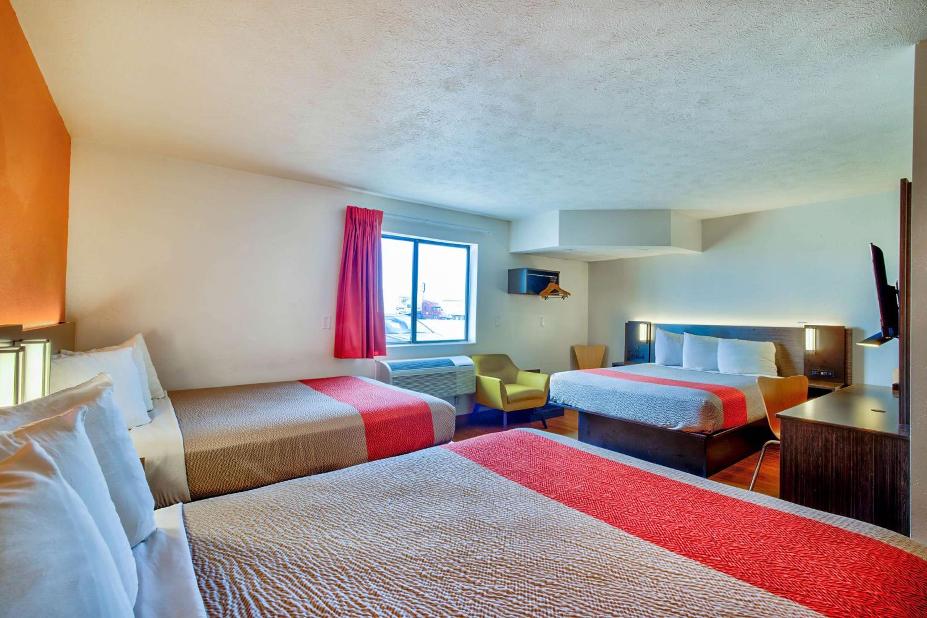 Deluxe Quadruple Room - Non-Smoking photo 3