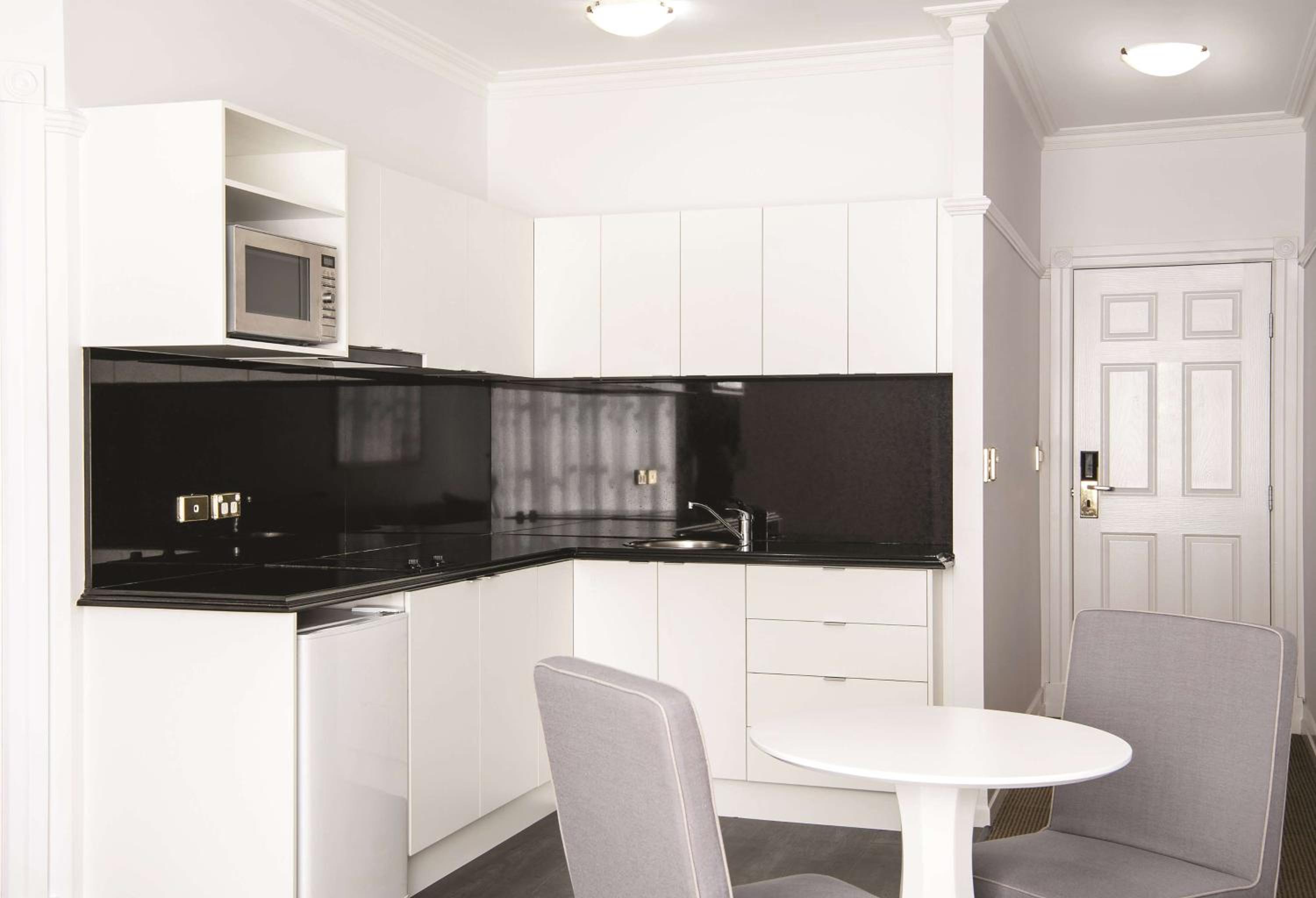 One-Bedroom Apartment - Photo 3