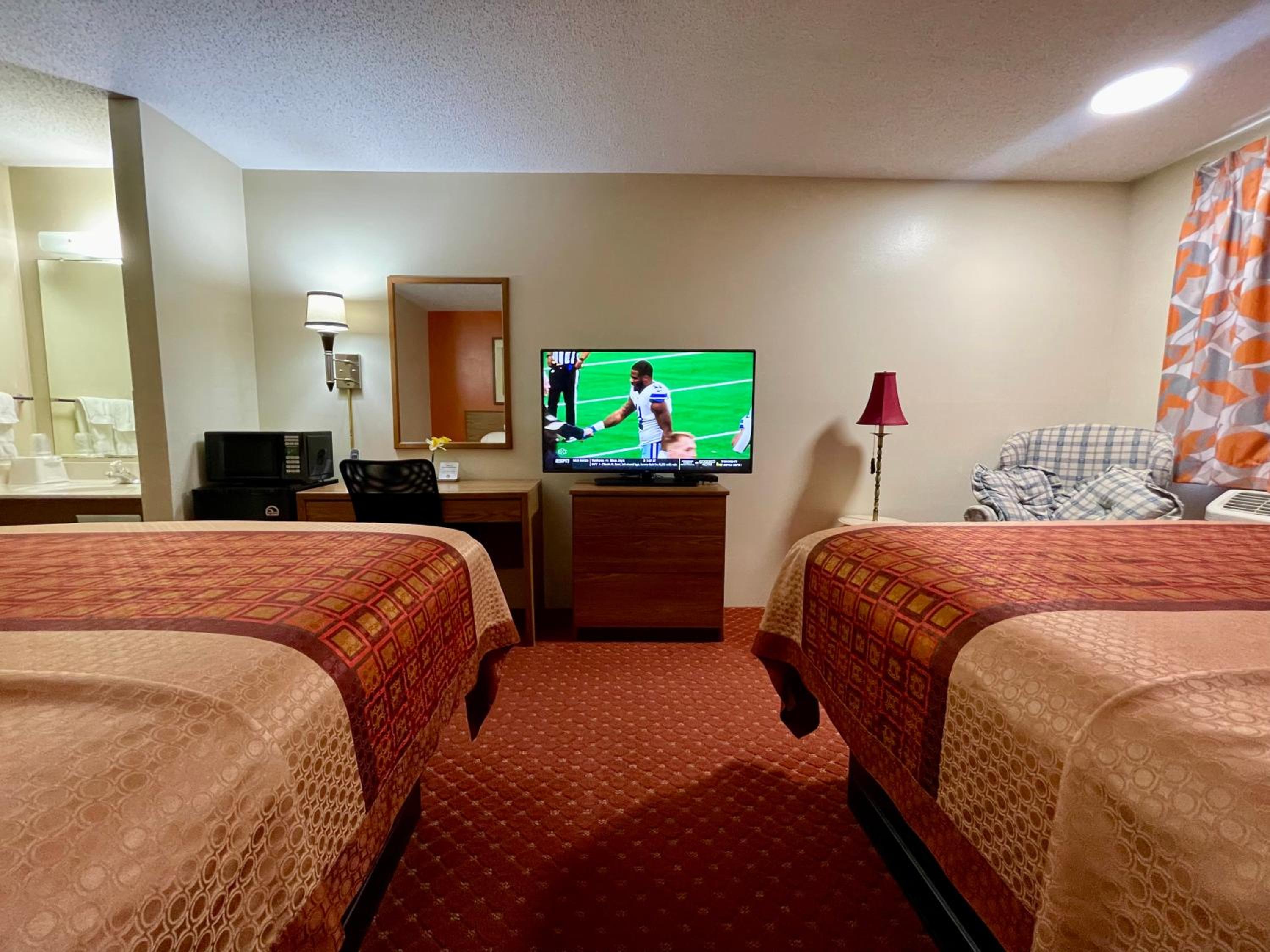 Room with Two Queen Beds photo 2