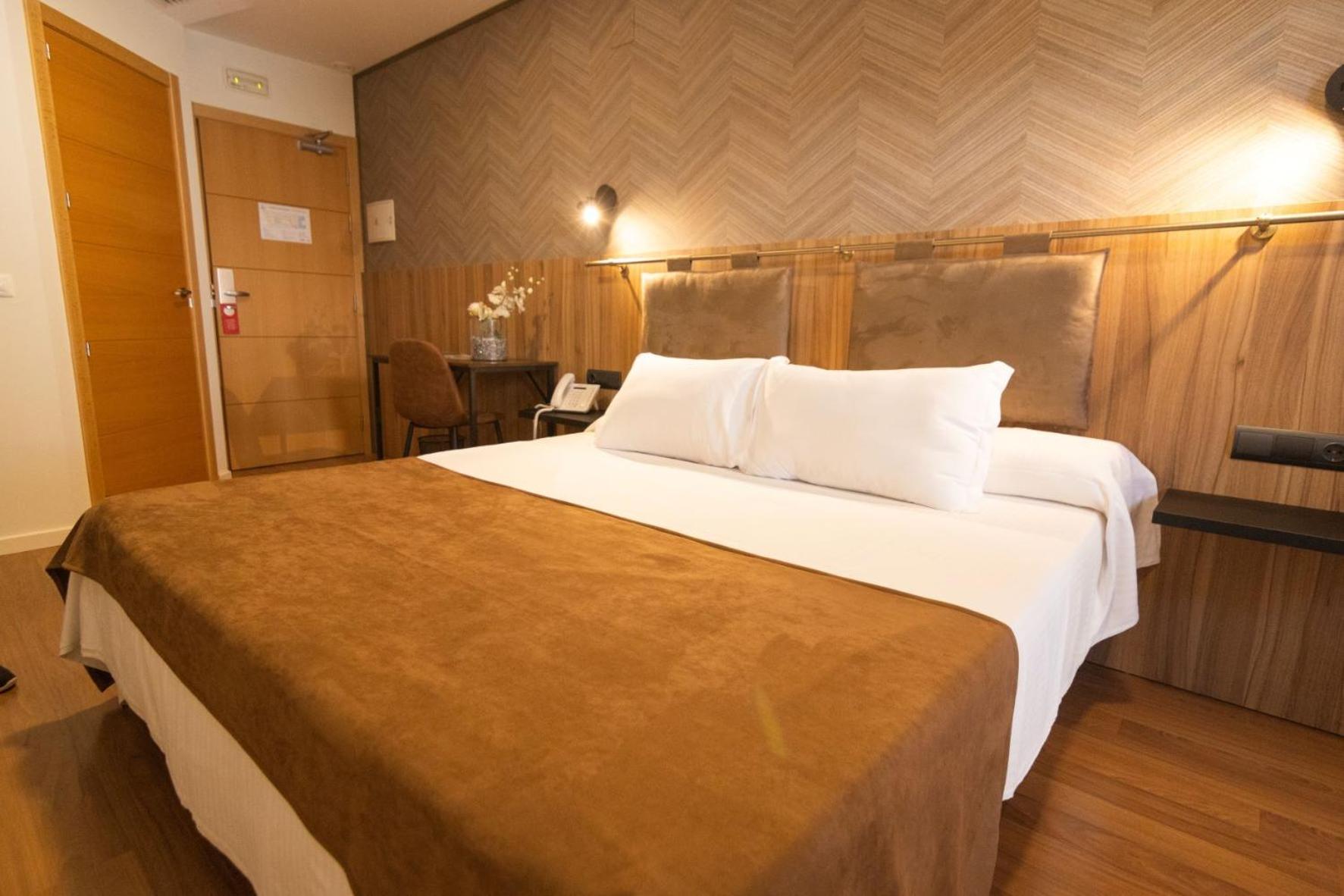 Deluxe Suite - Photo 1