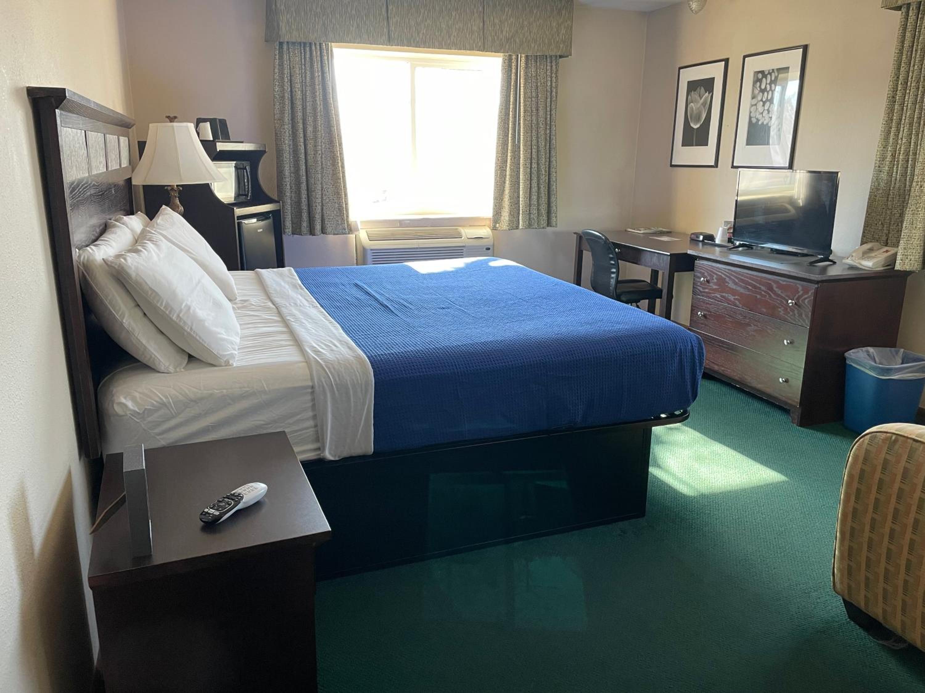 King Suite with Spa Bath photo 3