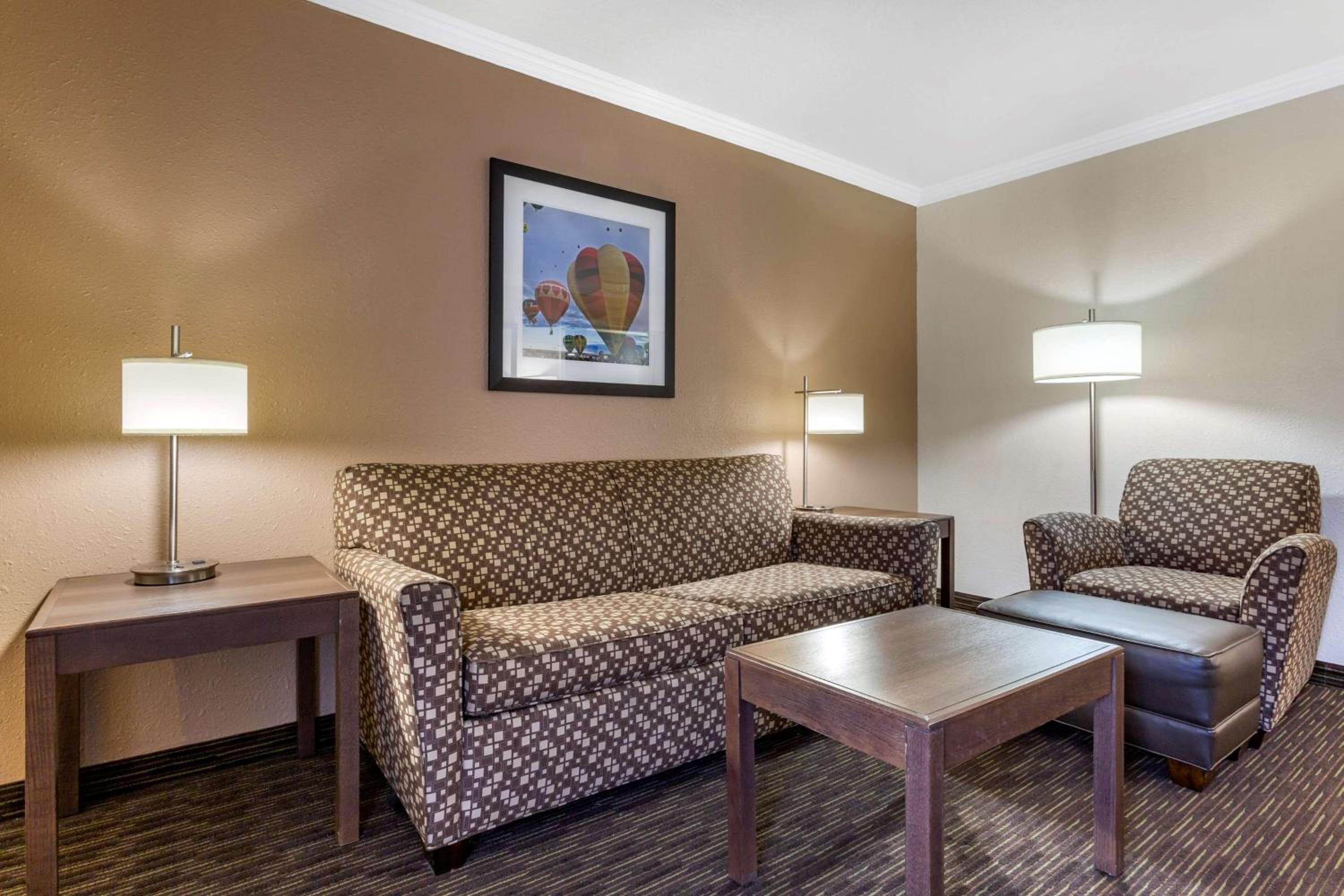 One-Bedroom King Suite with Spa Bath - Non Smoking - Photo 1