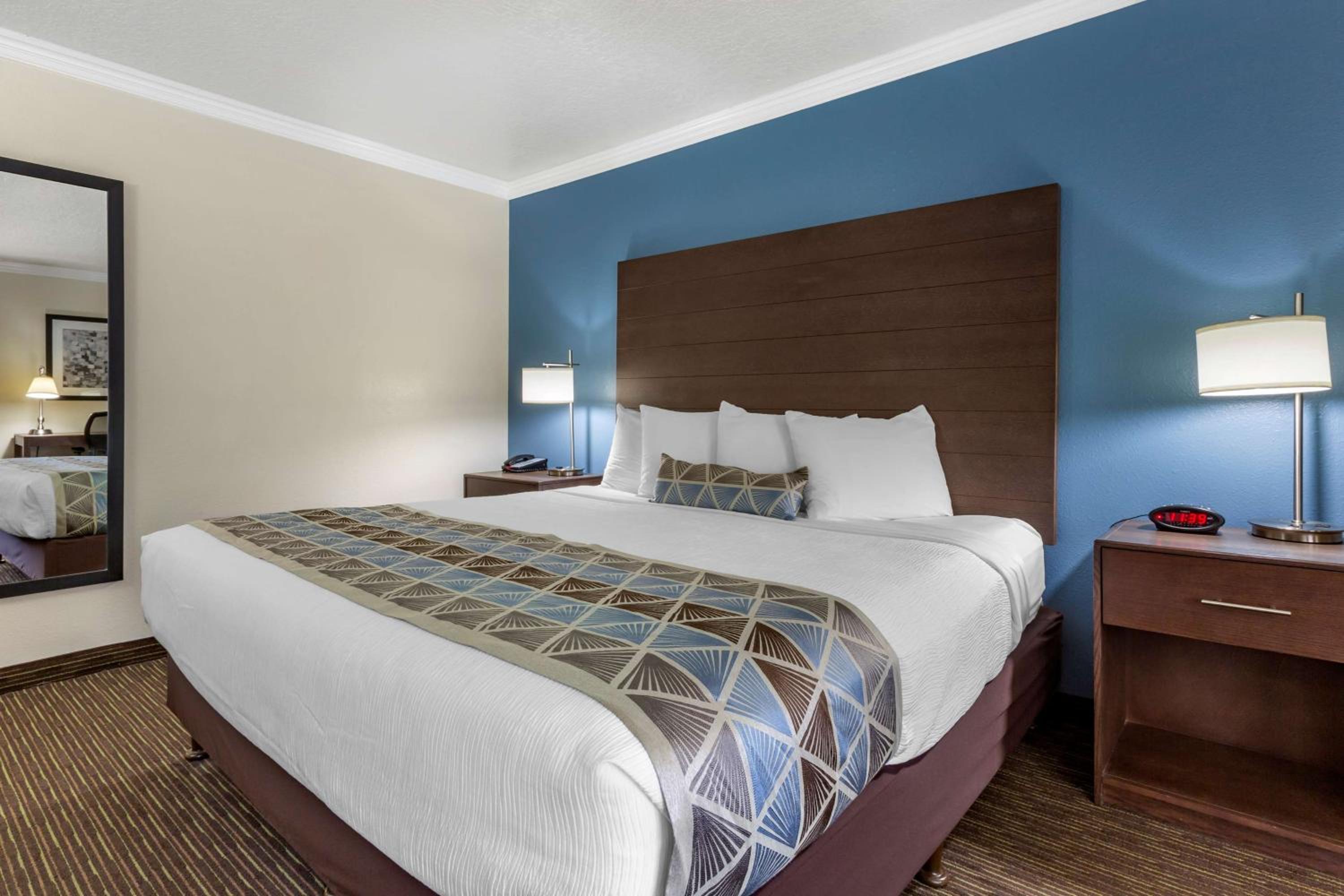 King Room - Non Smoking - Photo 2