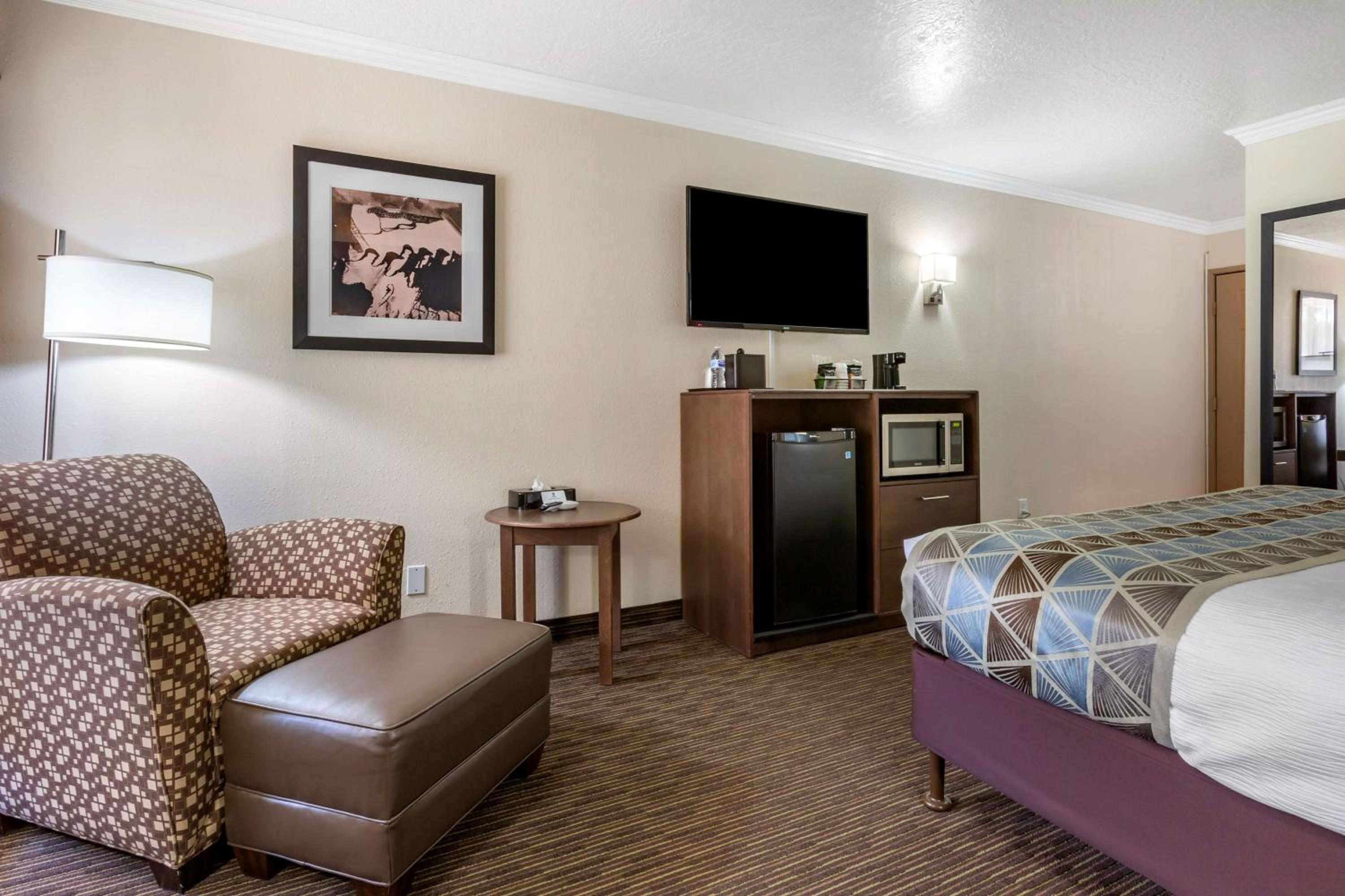 King Room - Non Smoking - Photo 3