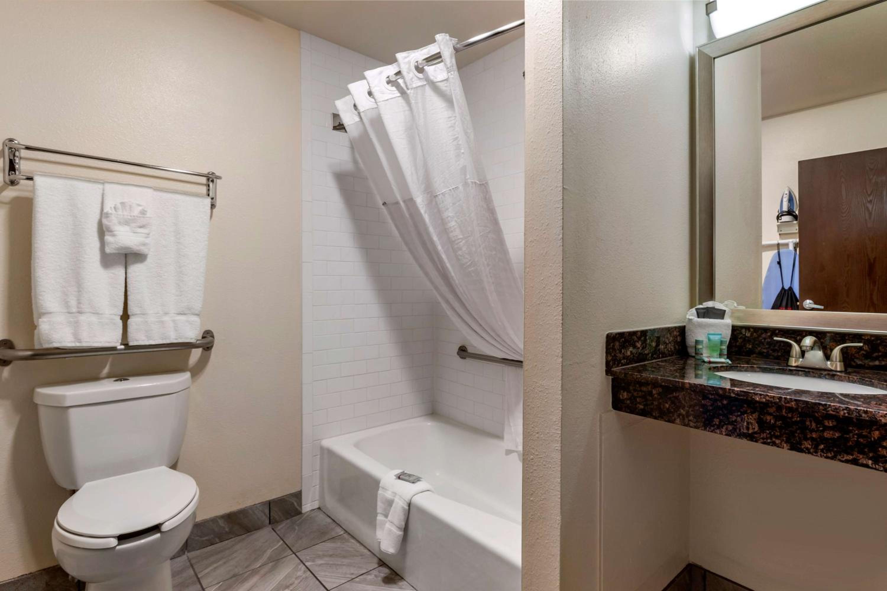 King Room - Disability Access - Photo 4