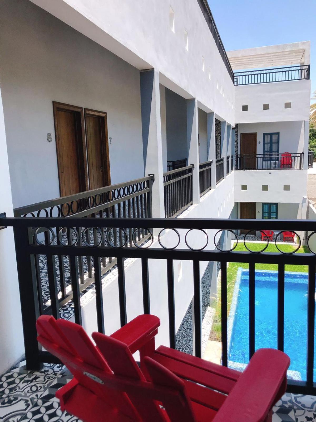 Queen Room with Balcony - Photo 2