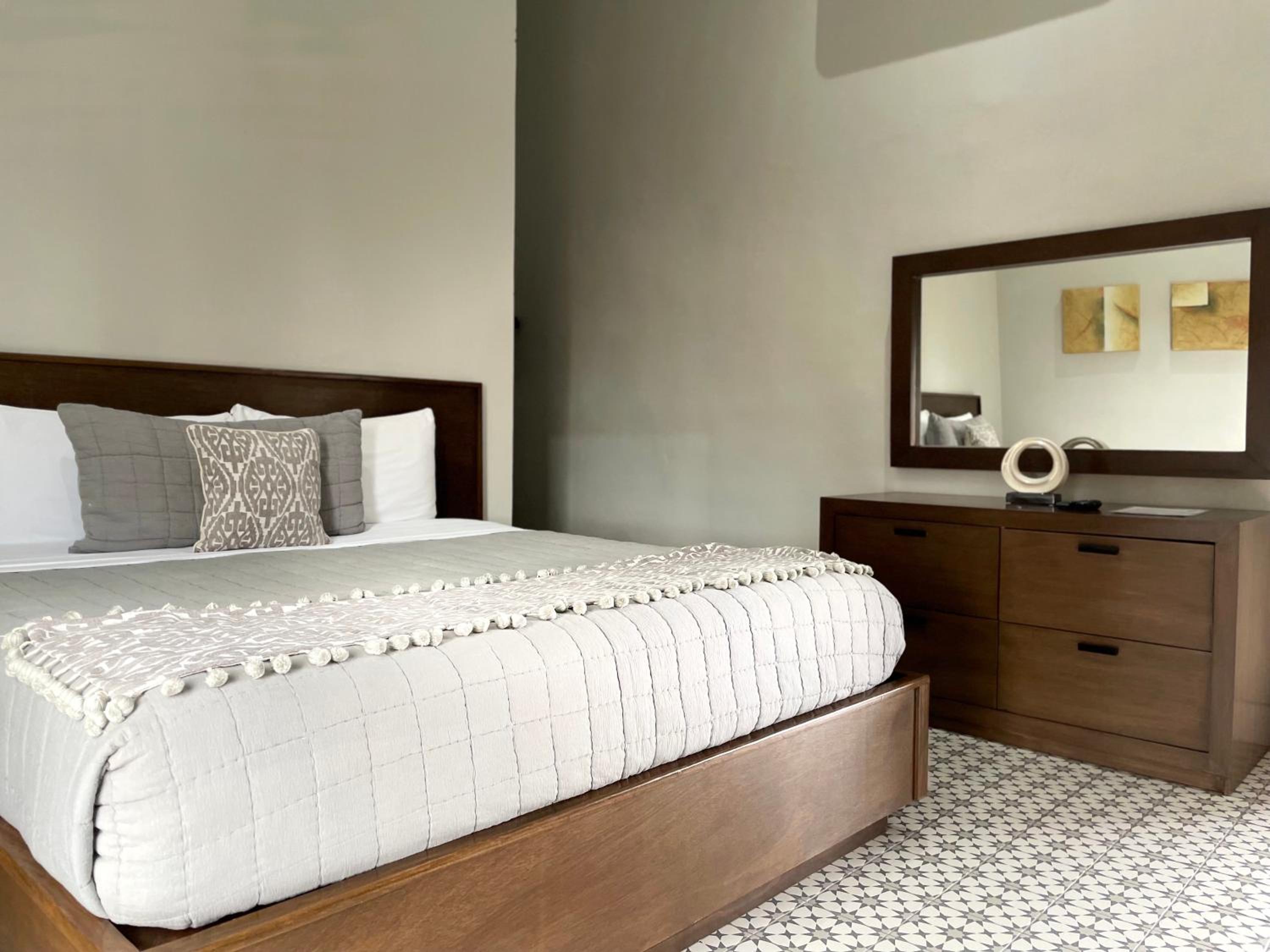 King Room with Balcony - Photo 1
