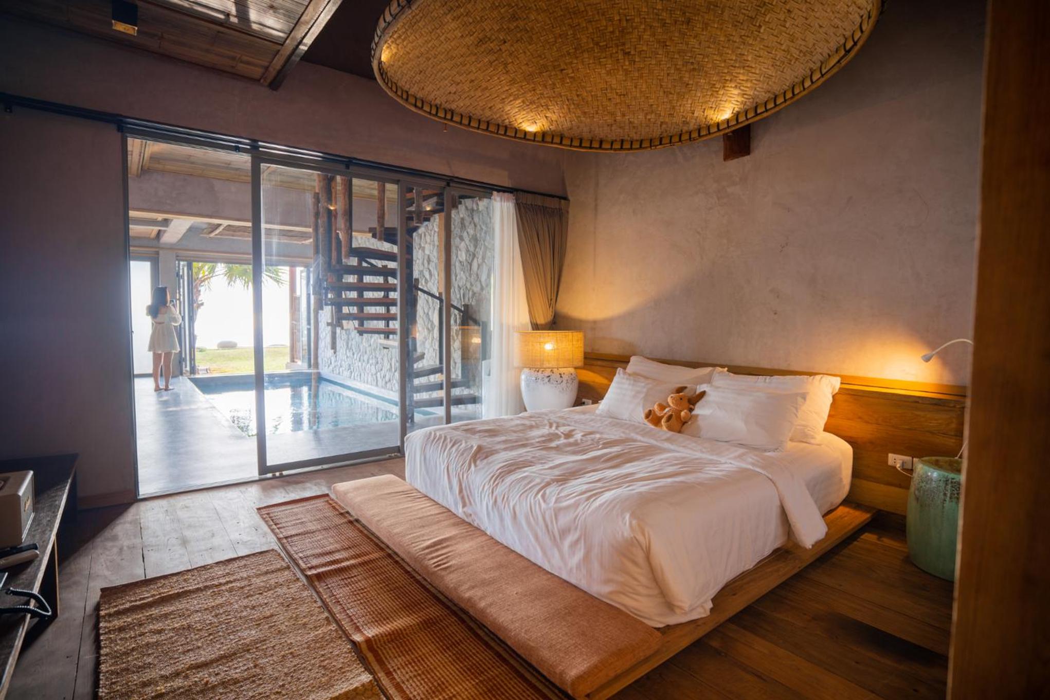2 Bedroom Beachfront Suite with Indoor Pool - Photo 9