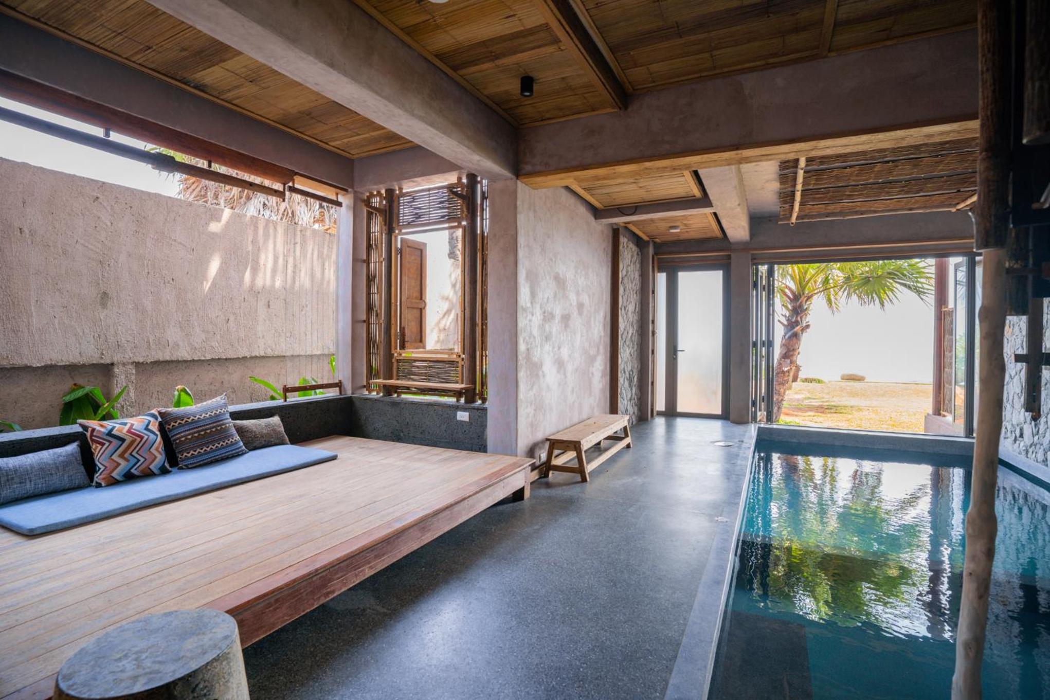 2 Bedroom Beachfront Suite with Indoor Pool - Photo 7