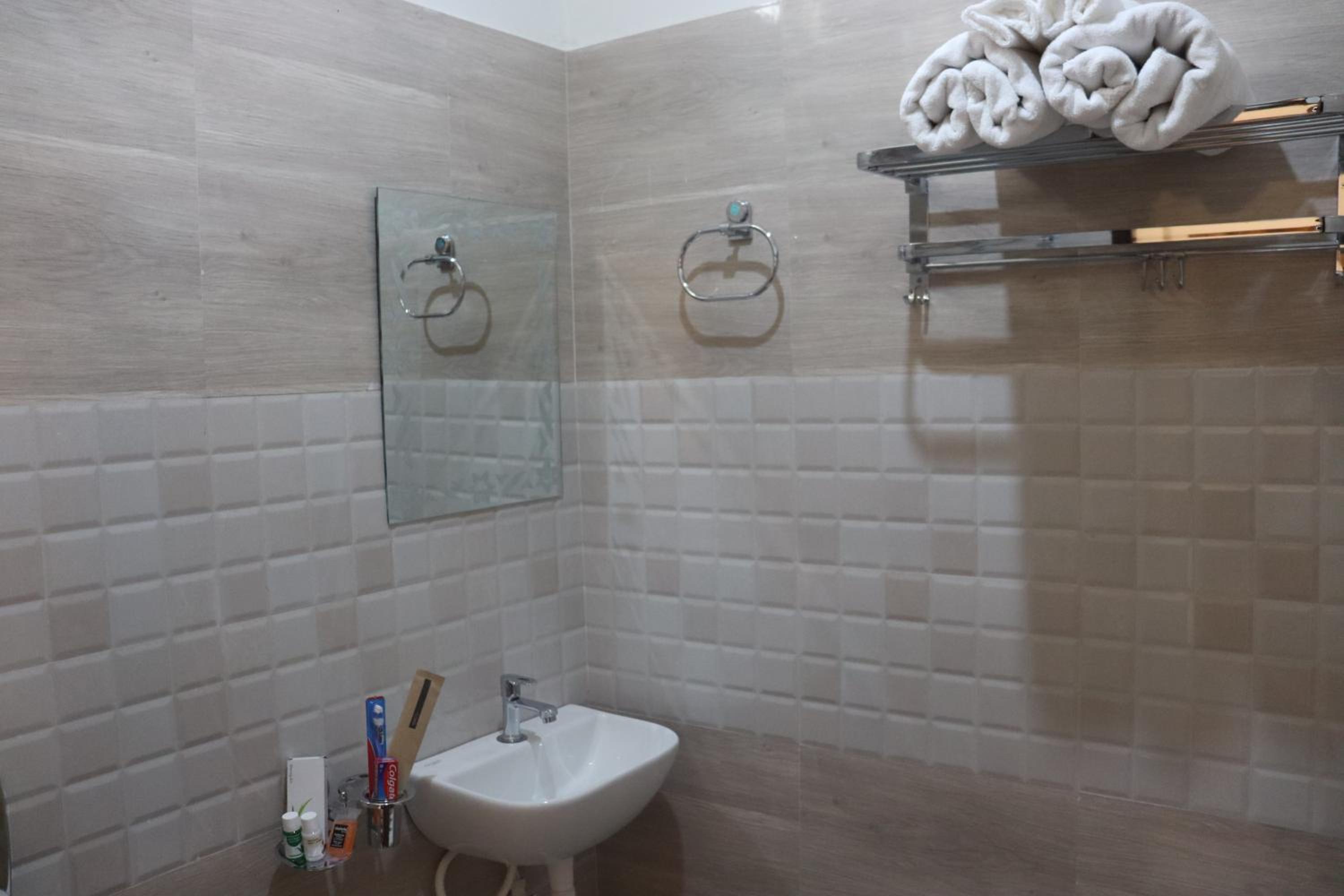 Deluxe Room - Photo 6