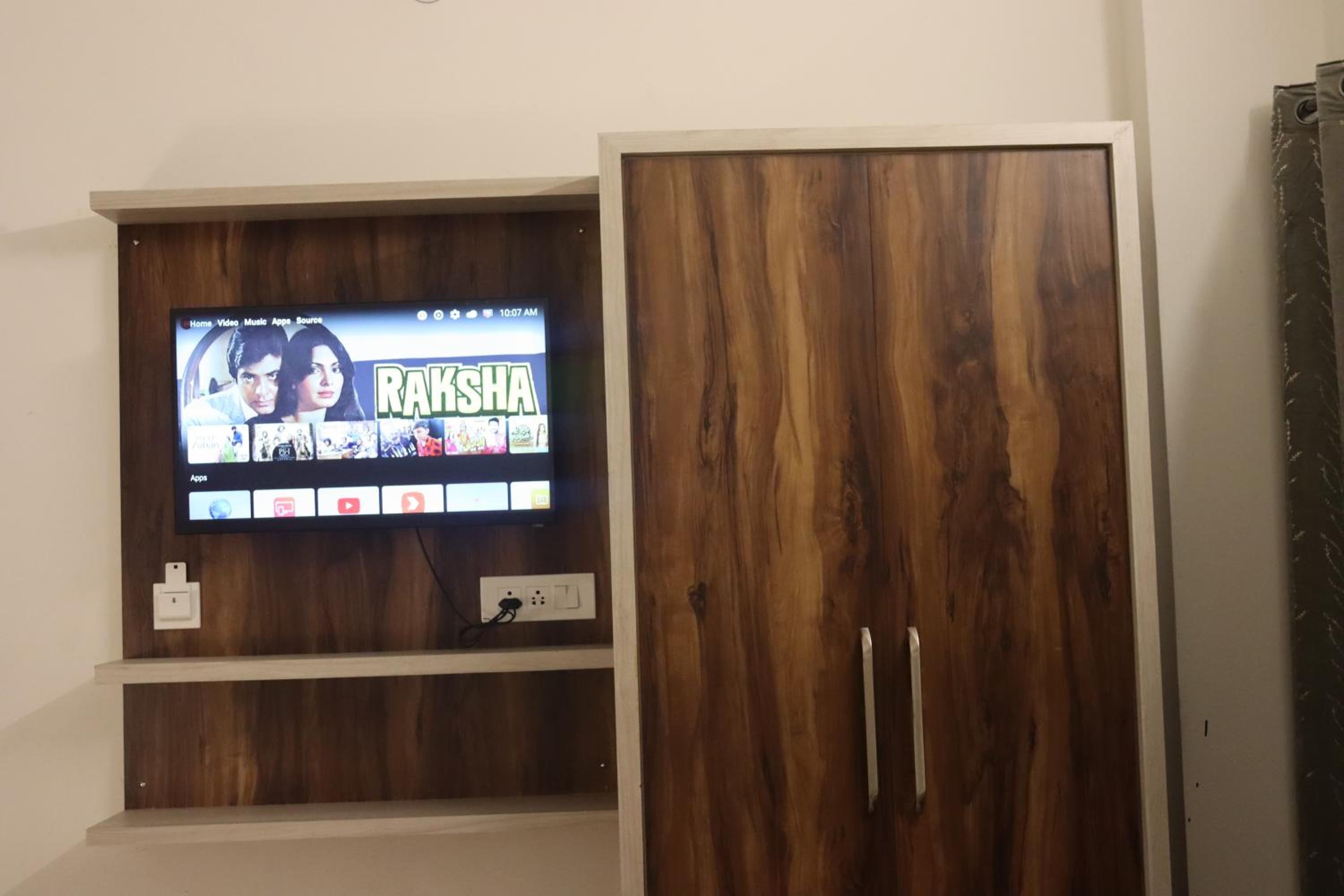 Deluxe Room - Photo 12