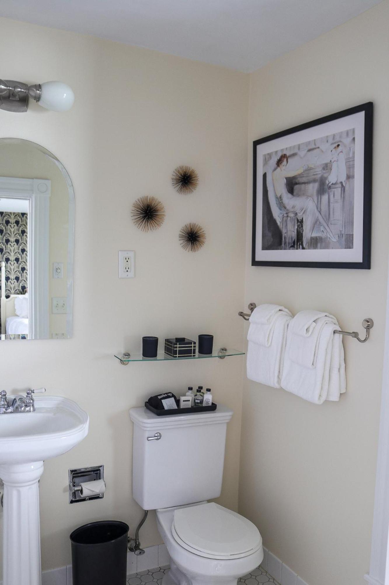 Queen Room with Balcony photo 2