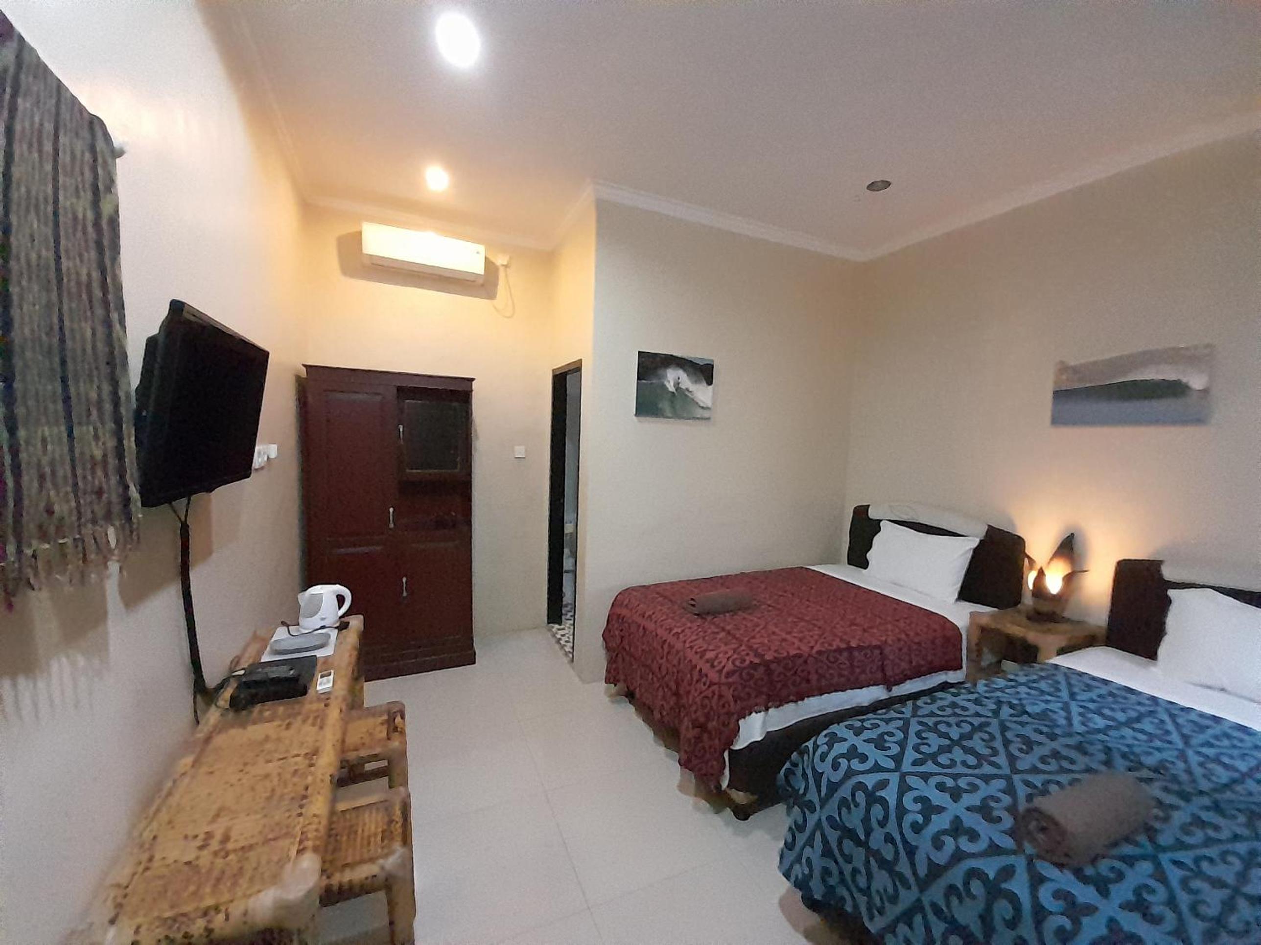 Twin Room with Private Bathroom photo 1