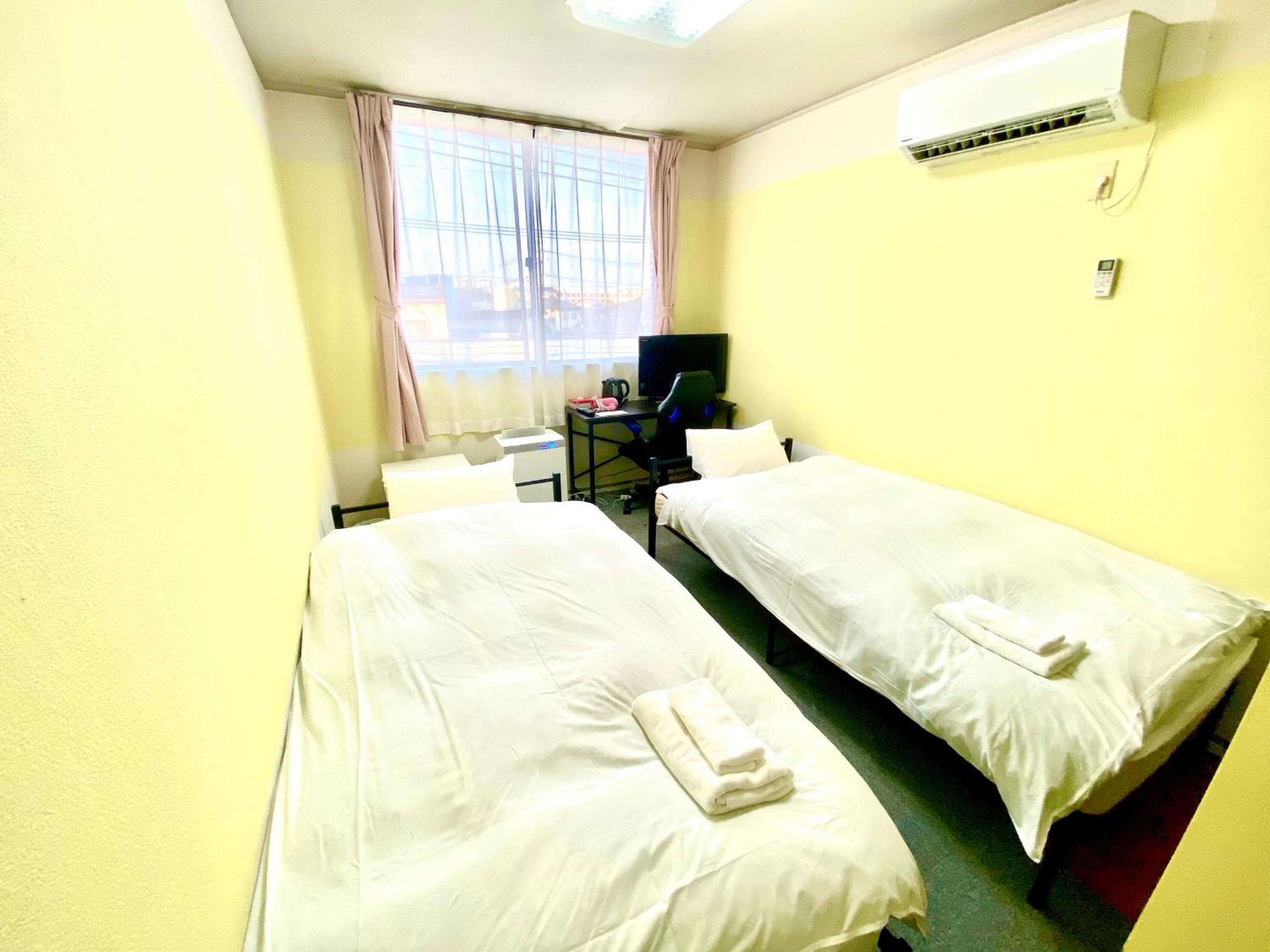 Twin Room with Shower - Photo 1