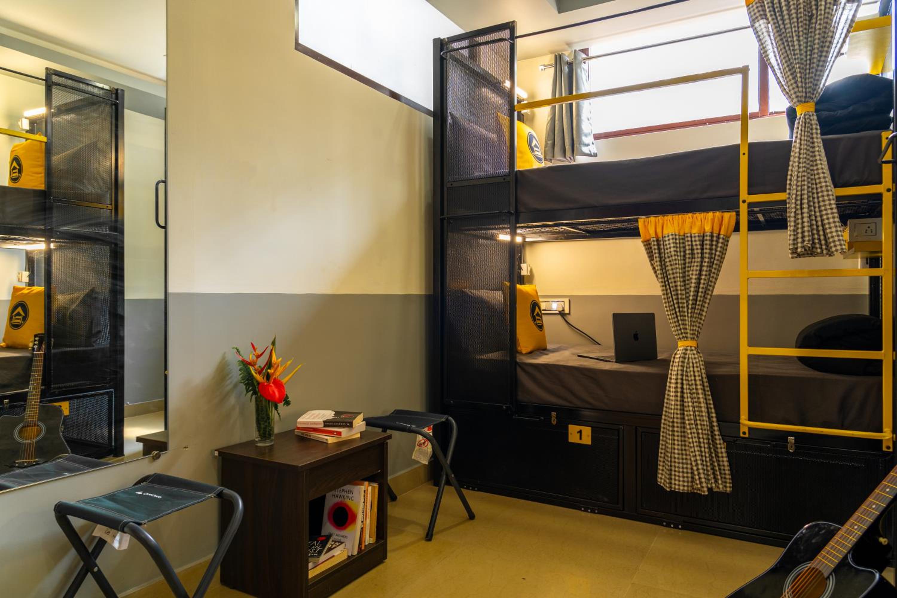  Bed in 4 Bed Mixed Dormitory photo 2